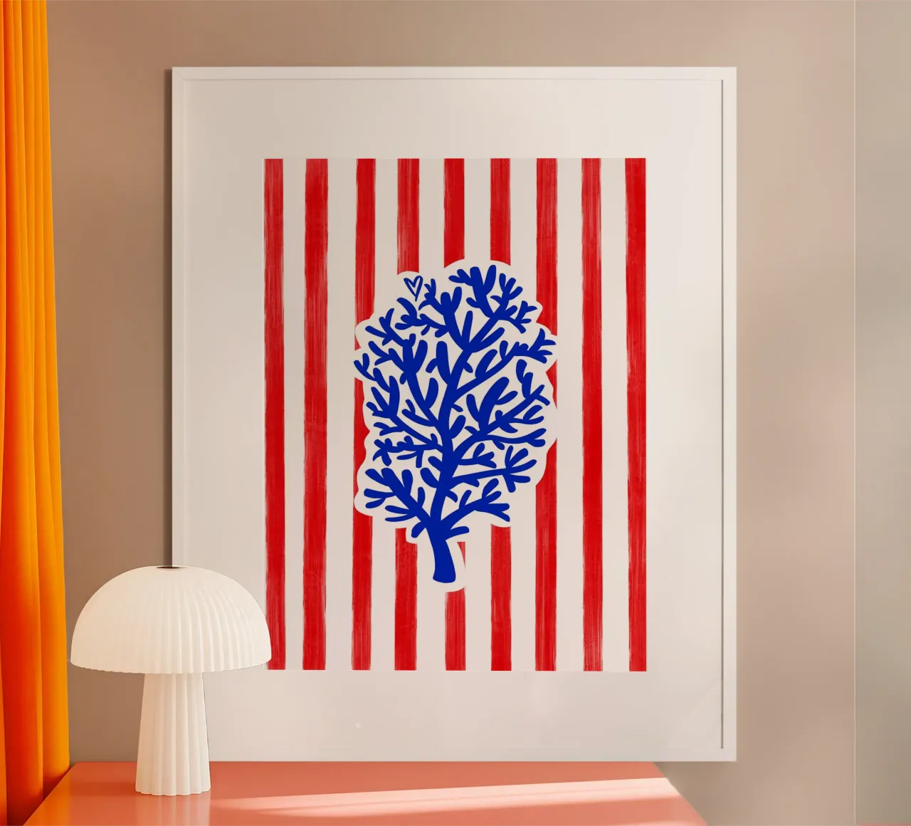 Albero blu corallo su strisce bianche e rosse poster con telaio in plastica da Maria Maier