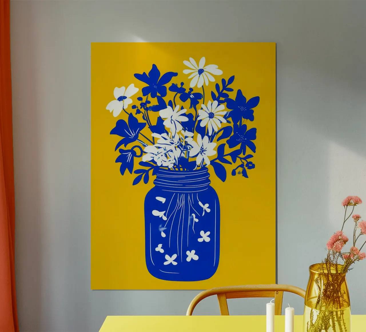 Vaso blu con fiori bianchi e blu poster con telaio in plastica da Maria Maier