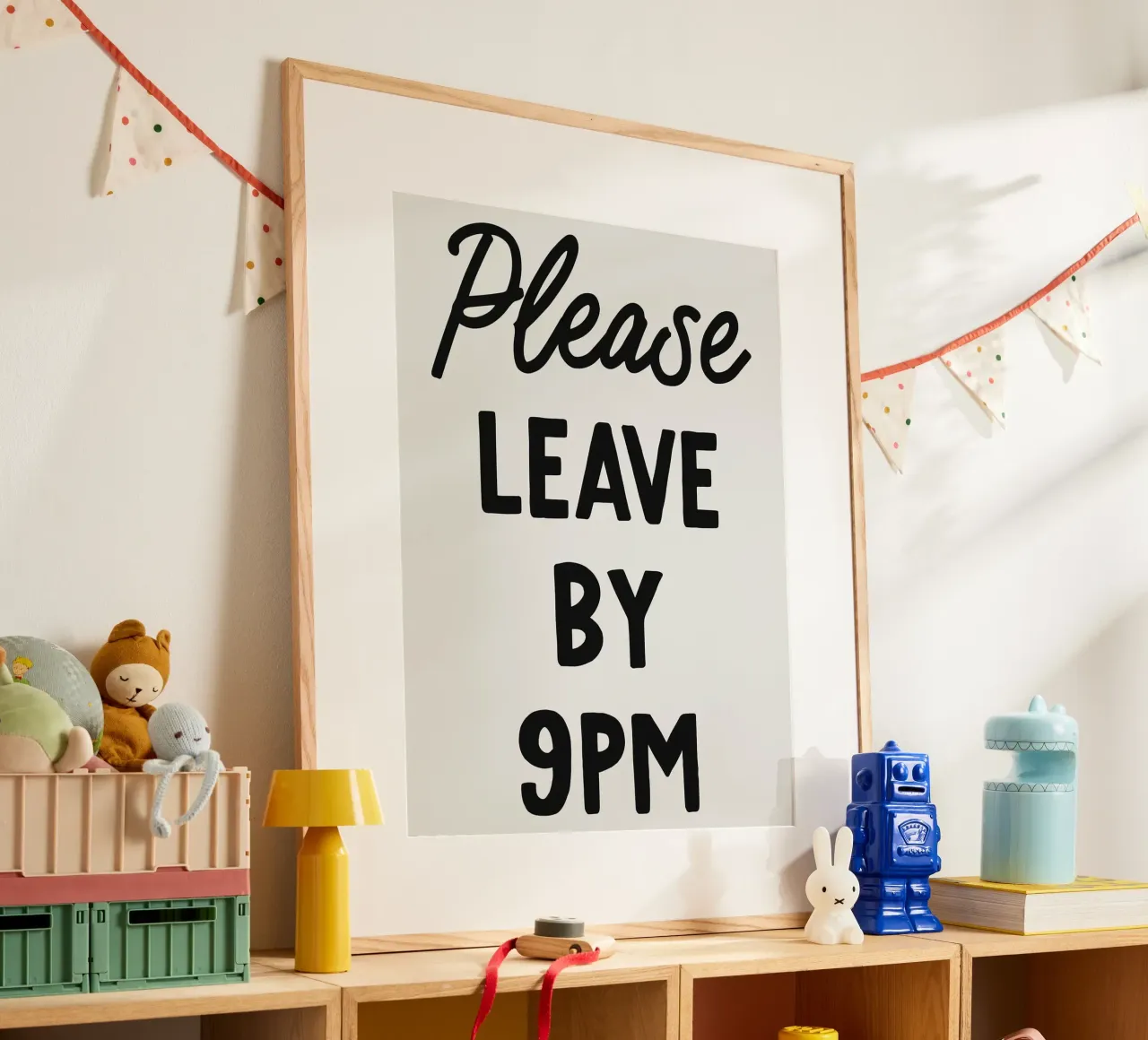 Bitte verlassen Sie das Gebäude bis 21 Uhr. Poster von Lisa Becker