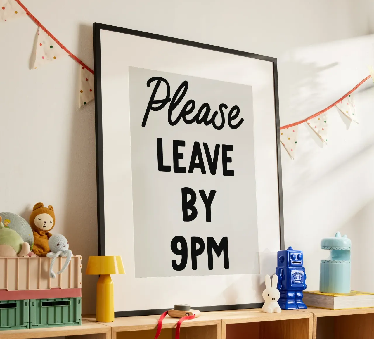 Bitte verlassen Sie das Gebäude bis 21 Uhr. Poster von Lisa Becker