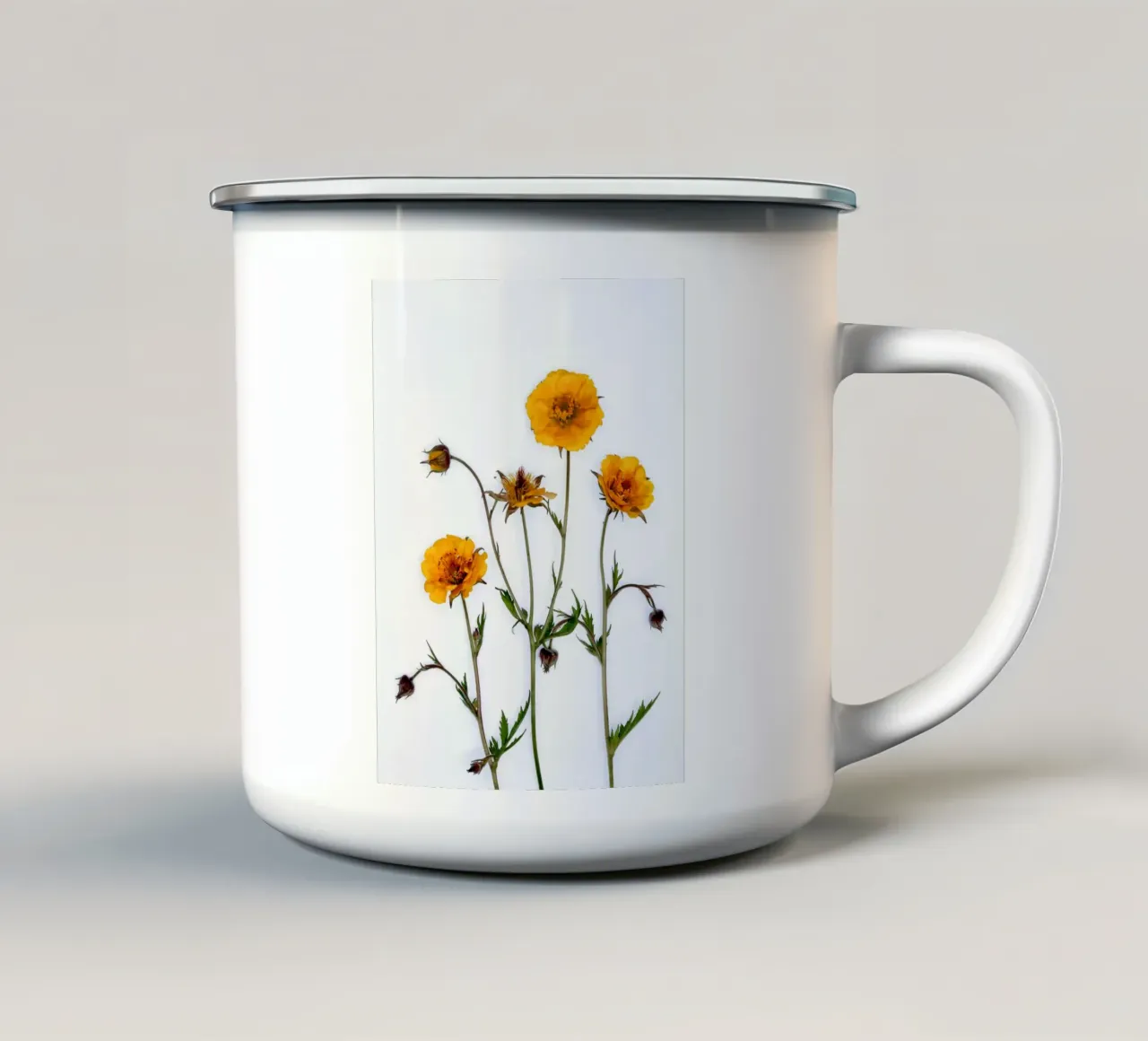 Fiori di campo gialli su bianco tazza in smalto da Sabine Klein