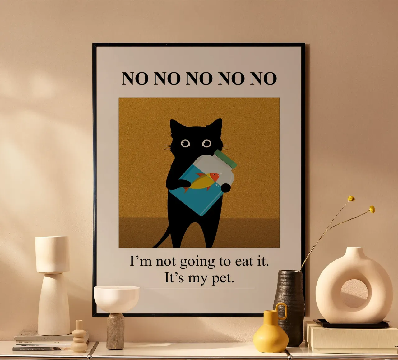 Gatto nero che tiene in mano un pesce poster da Anna Müller