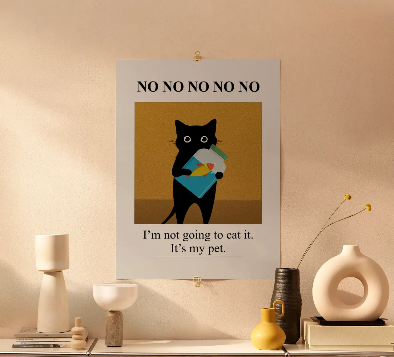 Gatto nero che tiene in mano un pesce poster da Anna Müller