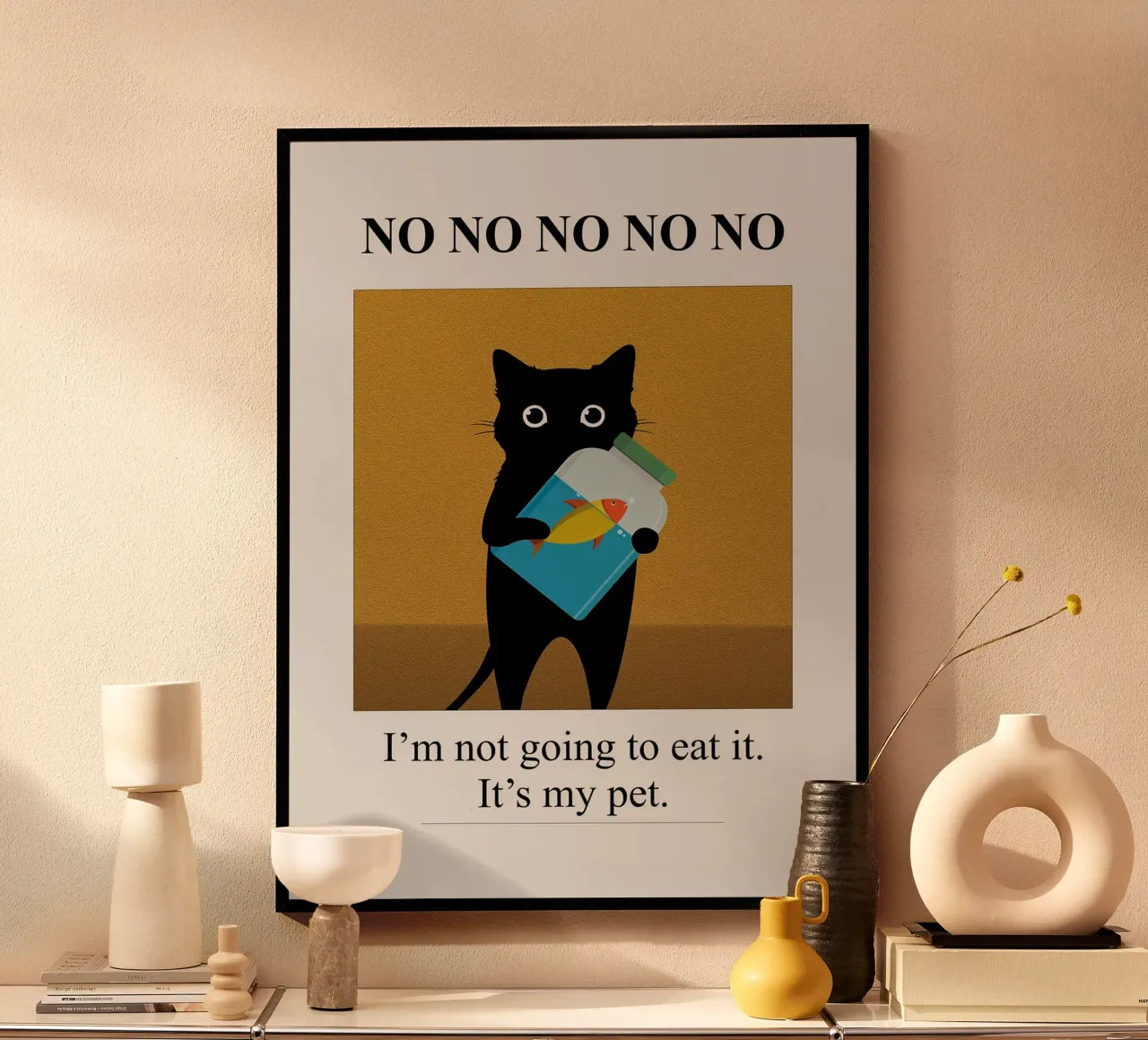 Gatto nero che tiene in mano un pesce poster da Anna Müller