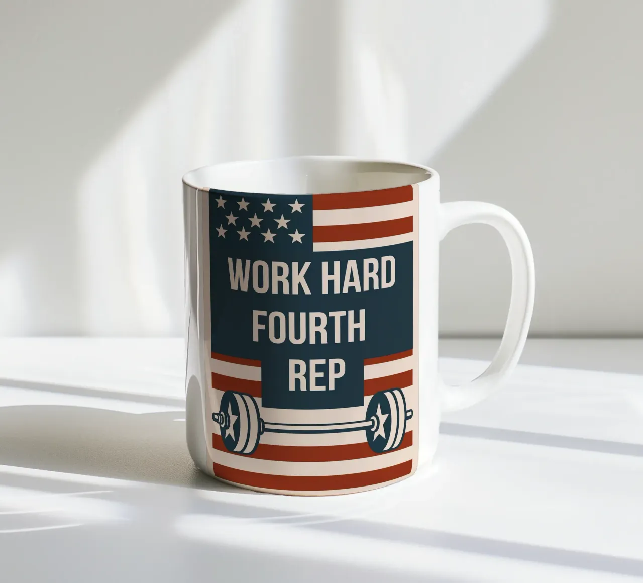 Work Hard Fourth Rep - Motivazione per il quarto luglio tazza in ceramica da Hannah Meyer