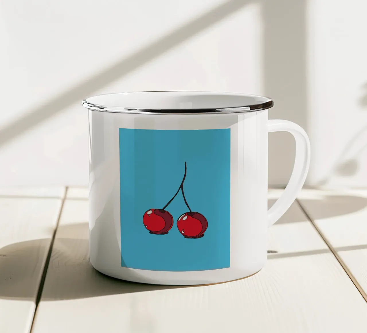 Due ciliegie su blu tazza in smalto da Hannah Meyer