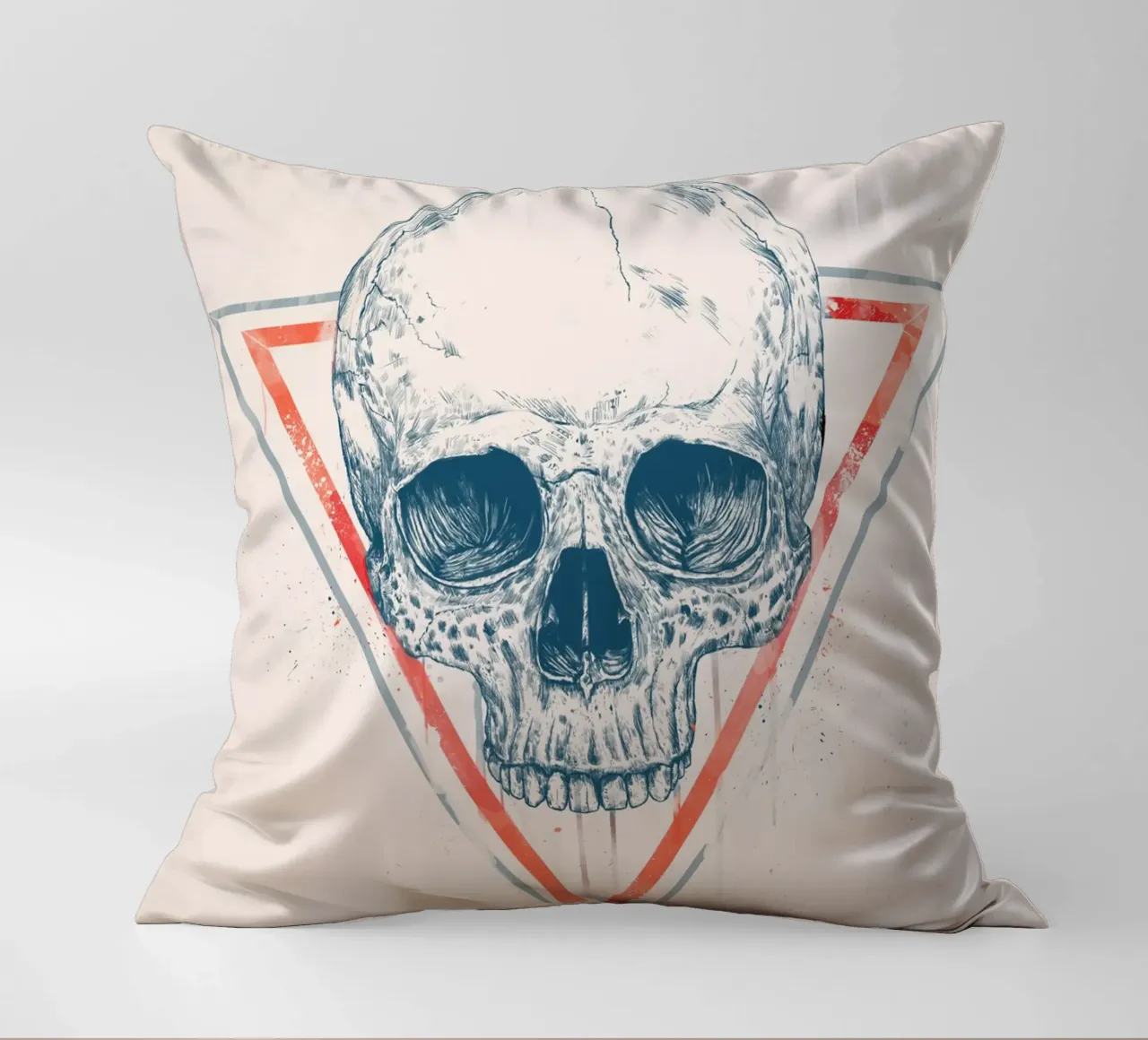 Skull in triangles cuscino da Balazs Solti