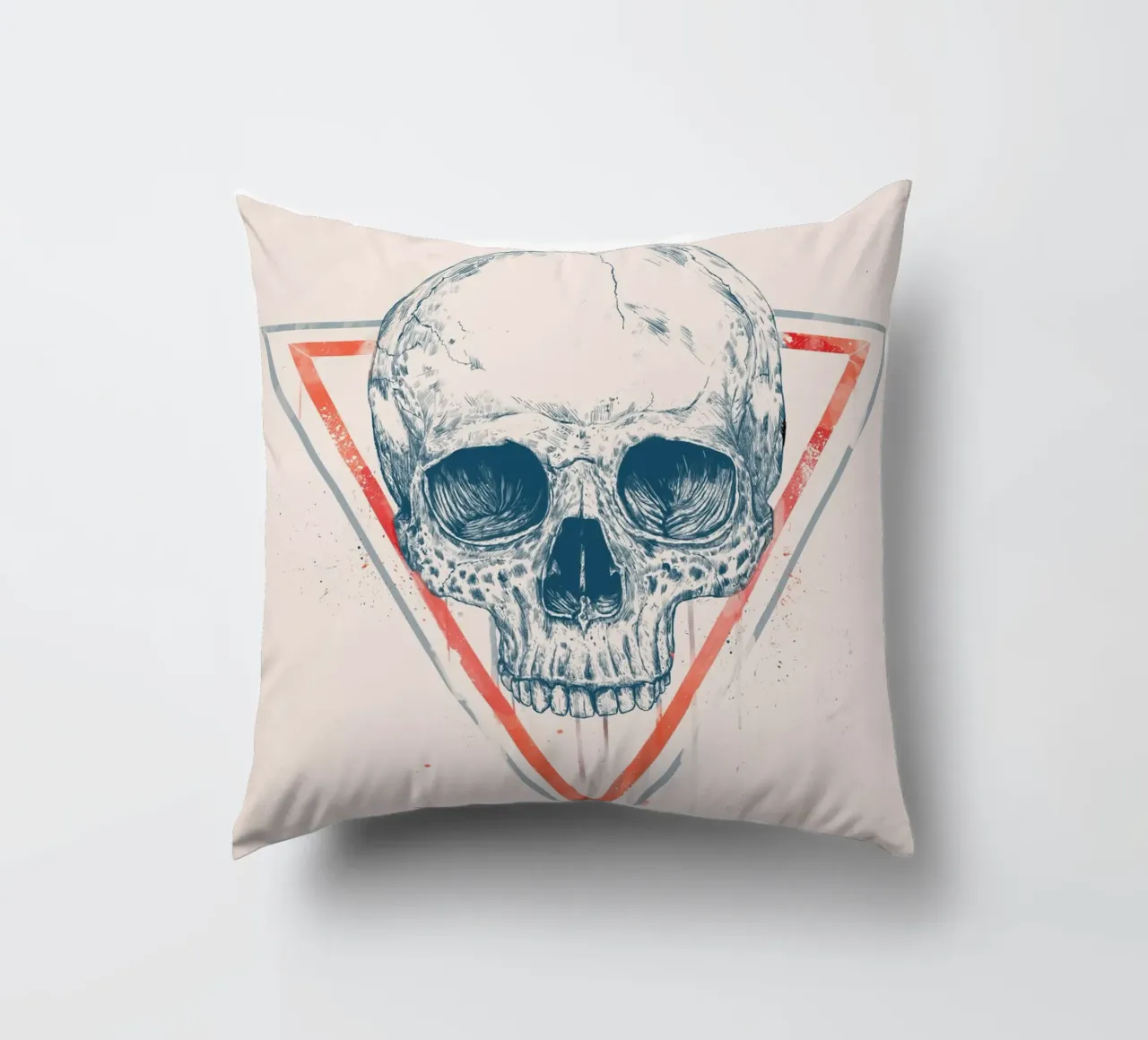 Skull in triangles cuscino da Balazs Solti
