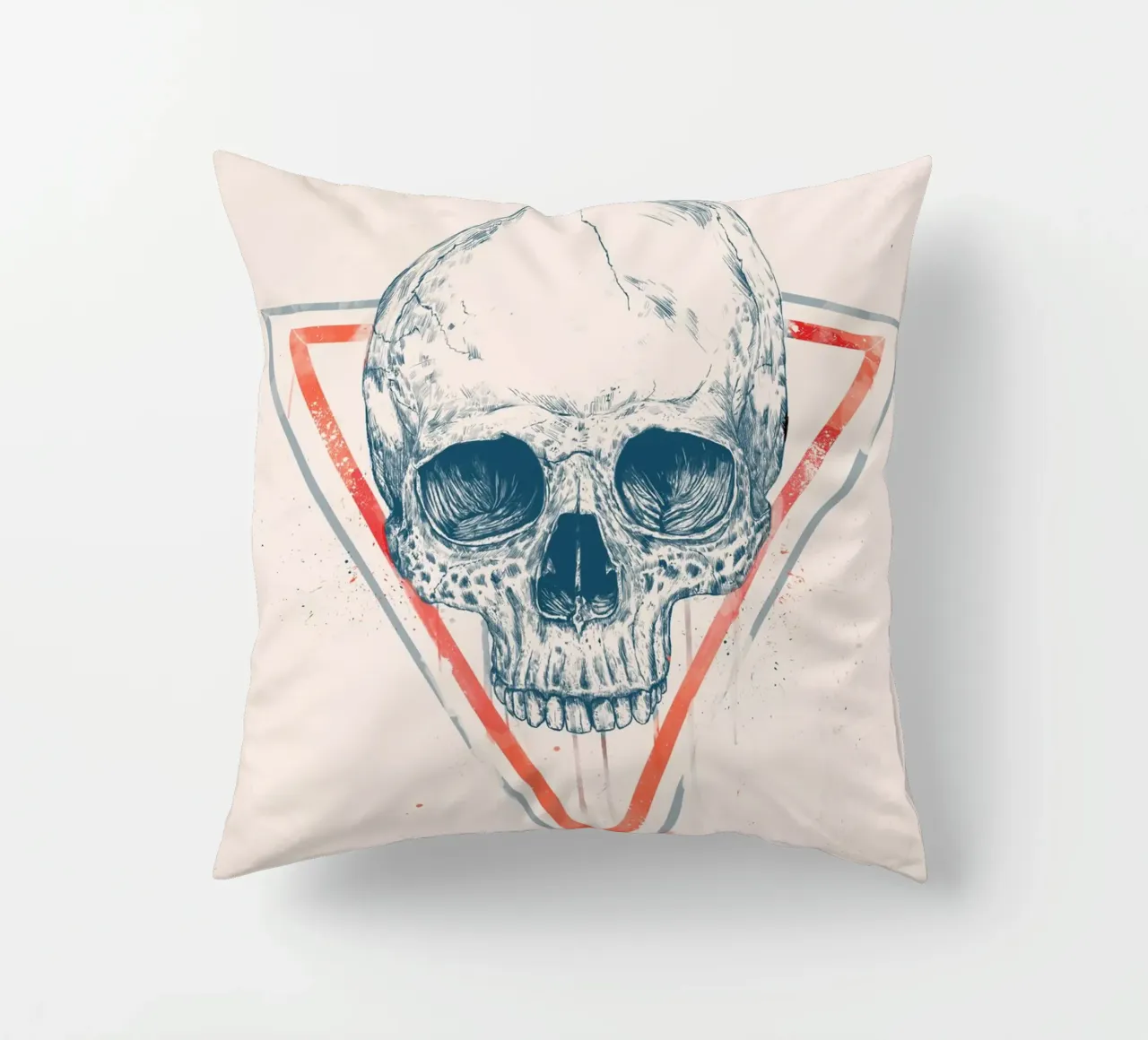 Skull in triangles kussen van Balazs Solti