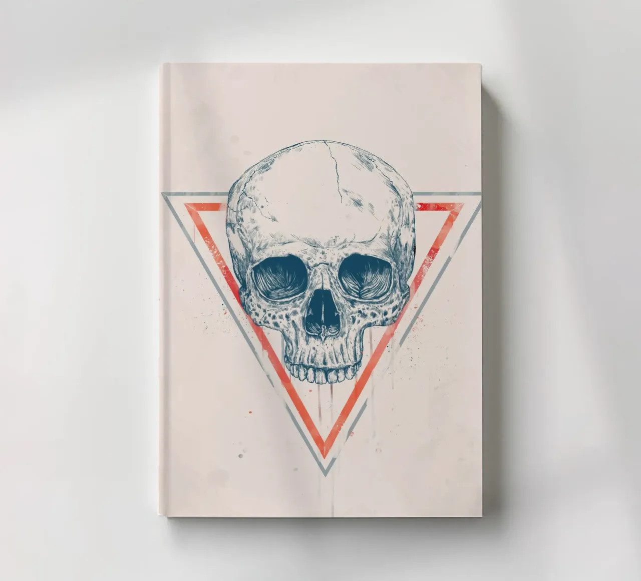 Skull in triangles Notizbuch von Balazs Solti