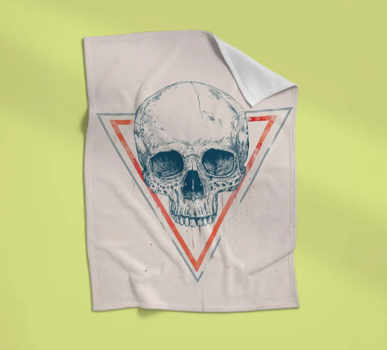 Skull in triangles coperta in pile da Balazs Solti