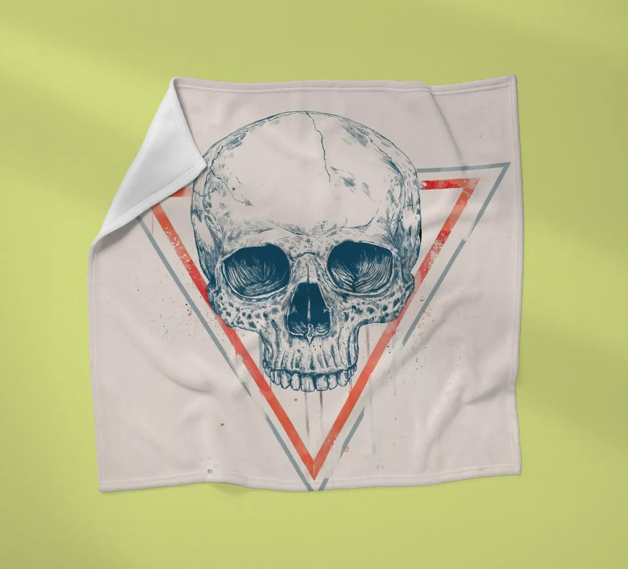 Skull in triangles coperta in pile da Balazs Solti