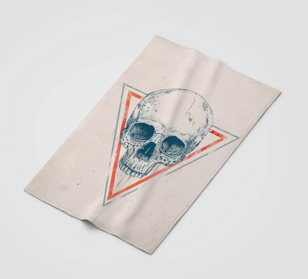 Skull in triangles coperta in pile da Balazs Solti