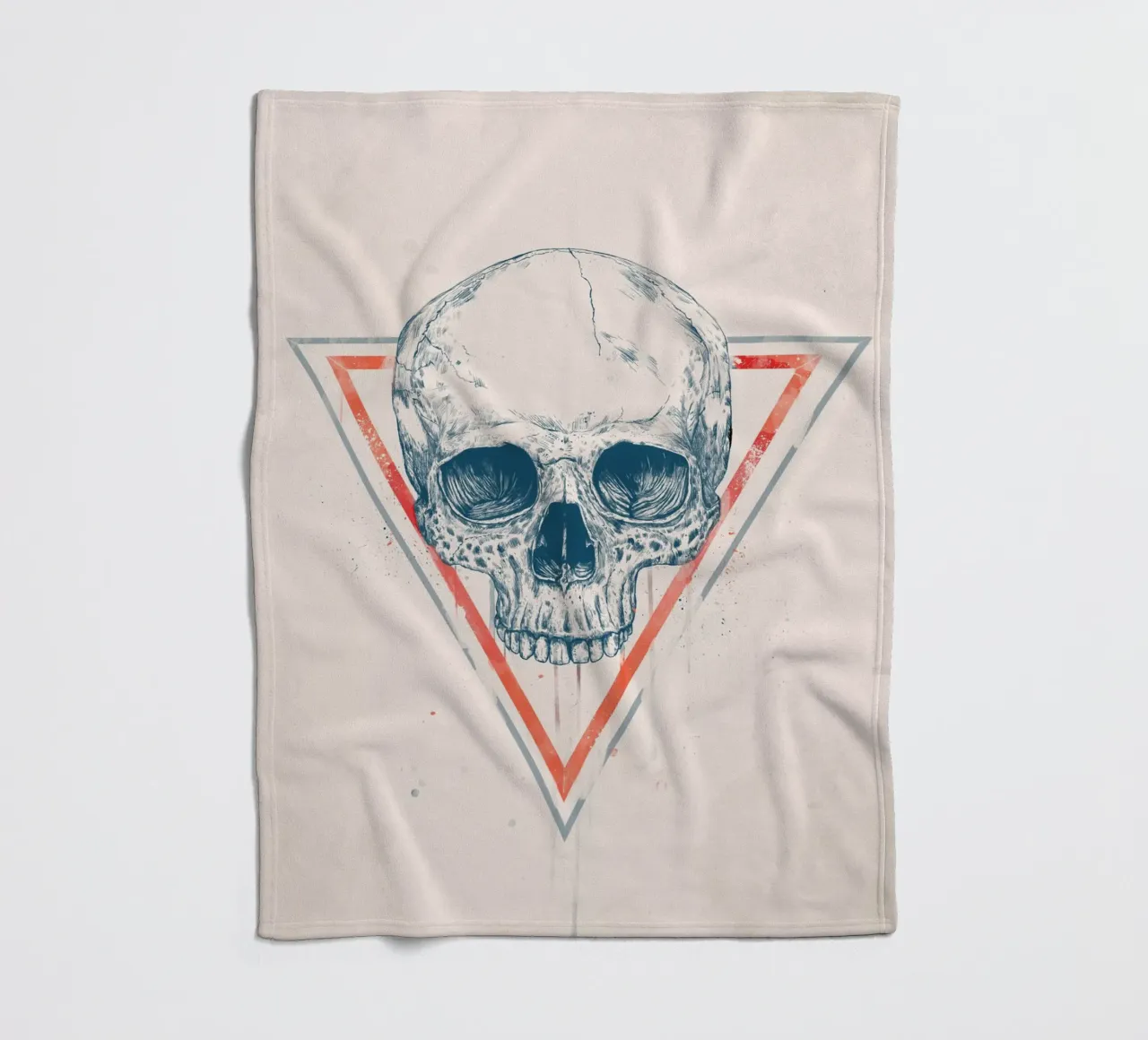 Skull in triangles coperta in pile da Balazs Solti