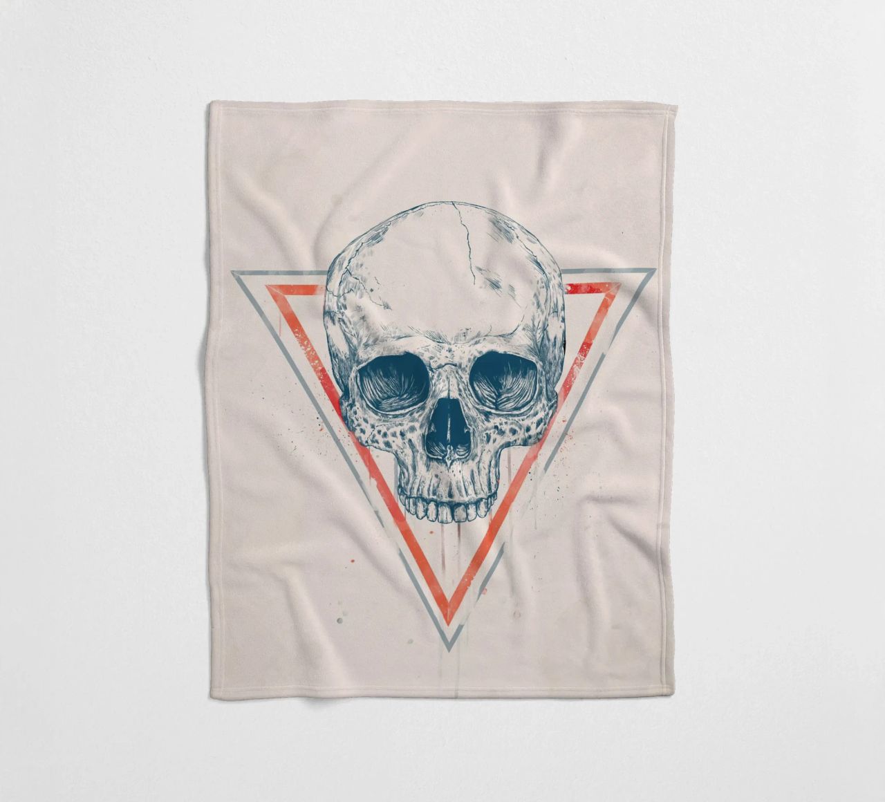 Skull in triangles coperta in pile da Balazs Solti