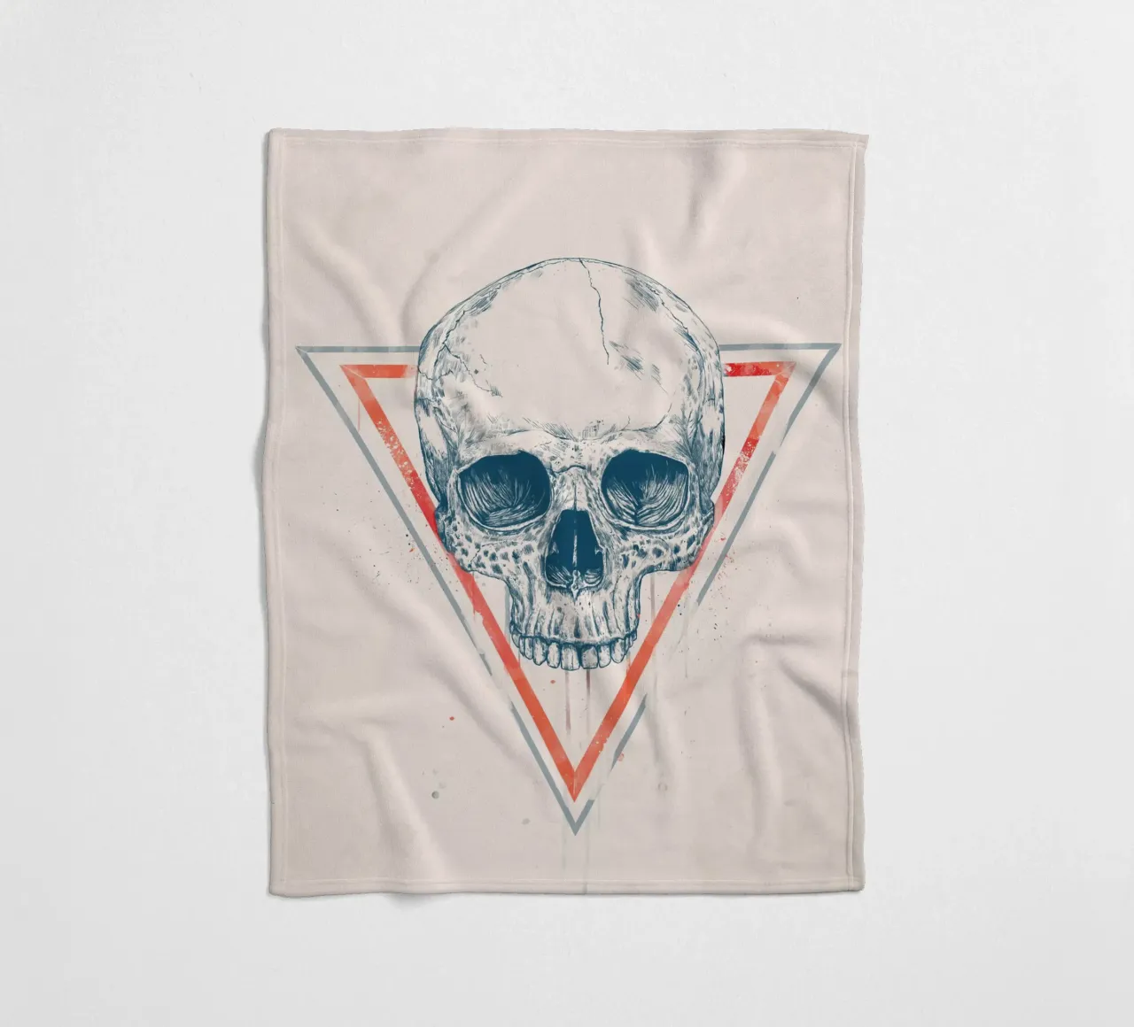 Skull in triangles coperta in pile da Balazs Solti