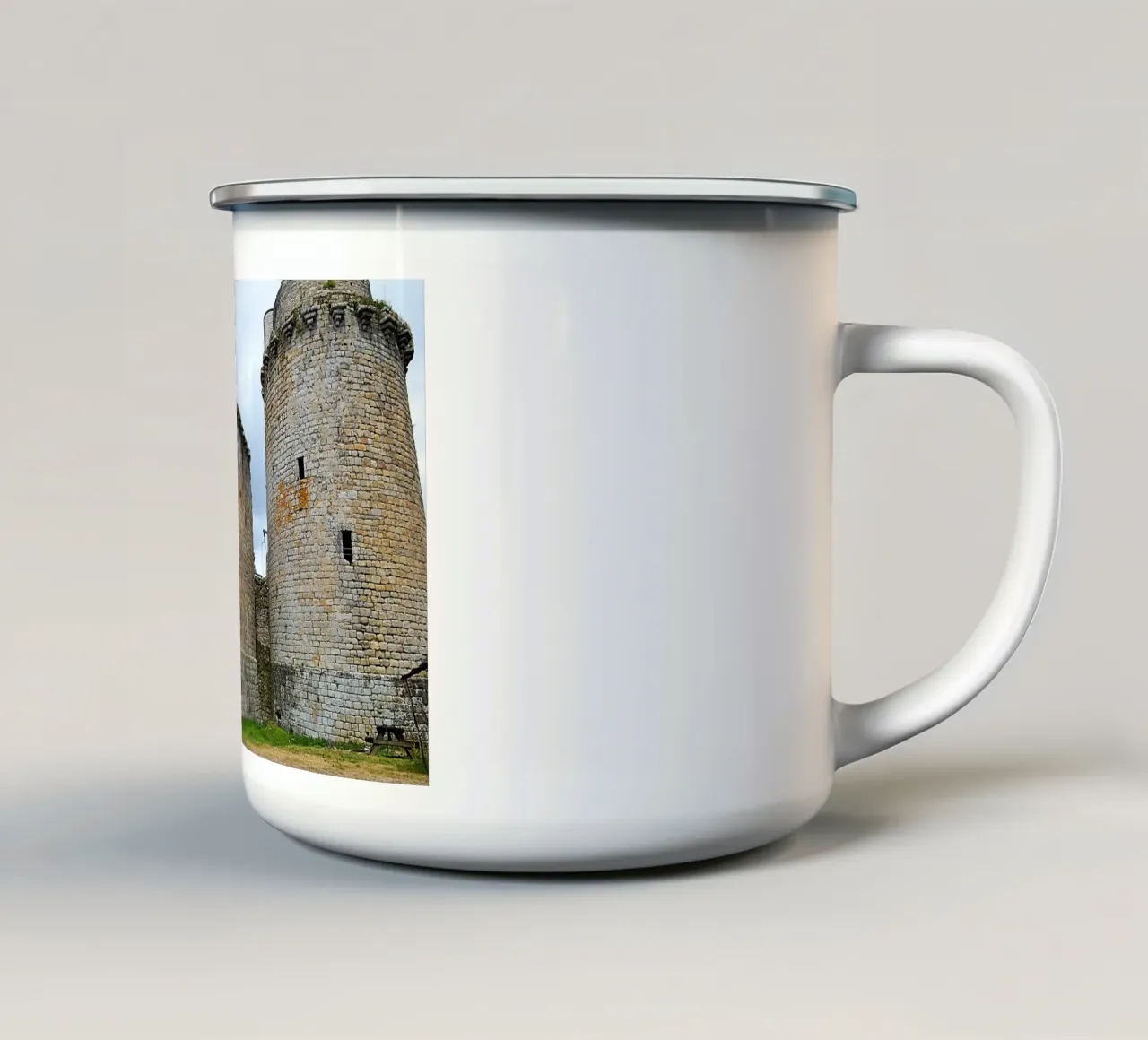 FAA352 CHATEAU DE TONQUEDEC. tazza in smalto da Thierry vobmann photography