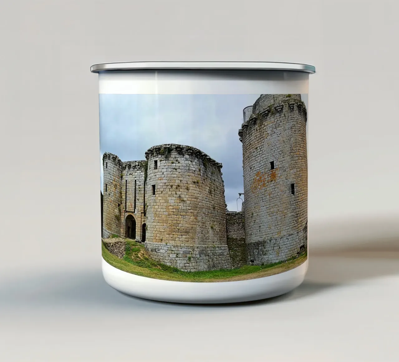 FAA352 CHATEAU DE TONQUEDEC. tazza in smalto da Thierry vobmann photography