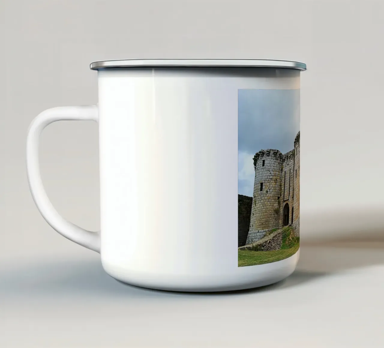 FAA352 CHATEAU DE TONQUEDEC. tazza in smalto da Thierry vobmann photography