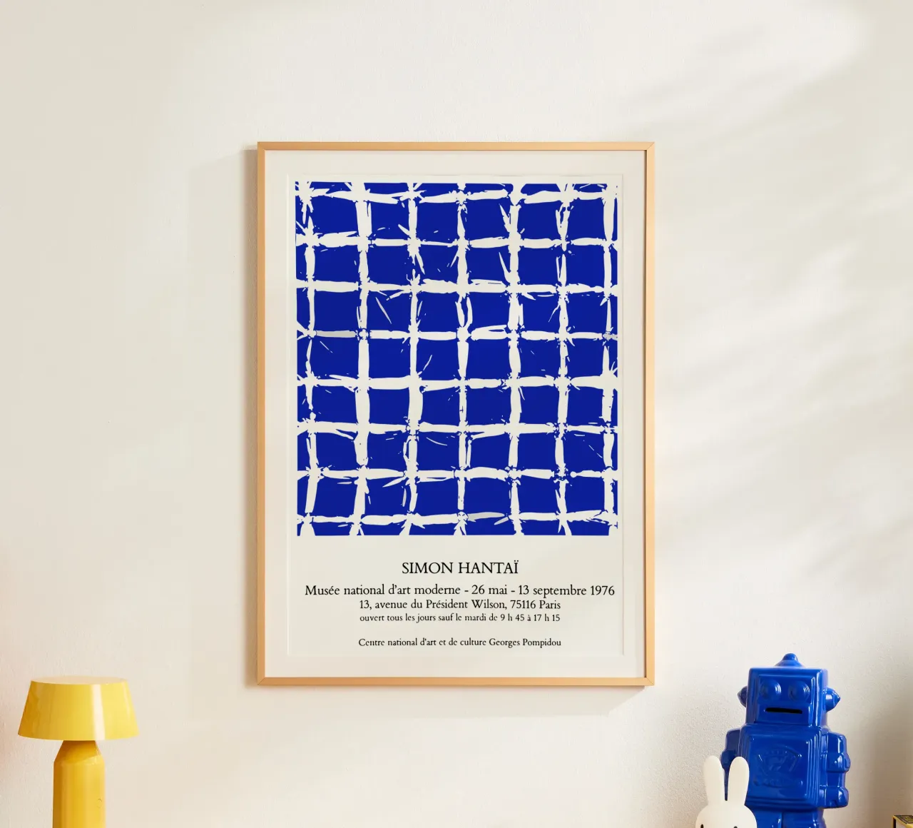 Simon Hantai Blu poster con telaio in alluminio da Lonnieprints