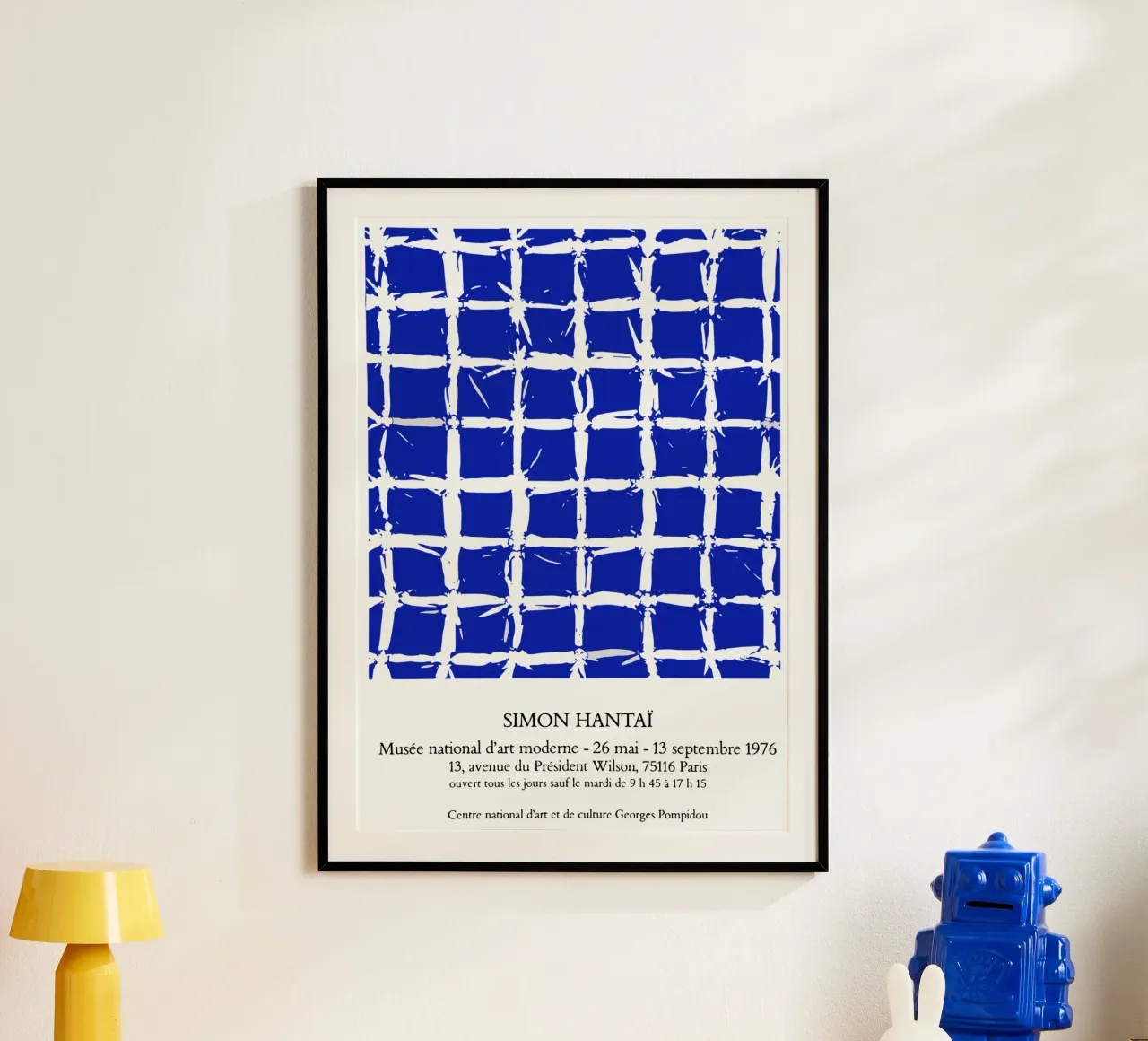 Simon Hantai Blu poster con telaio in alluminio da Lonnieprints