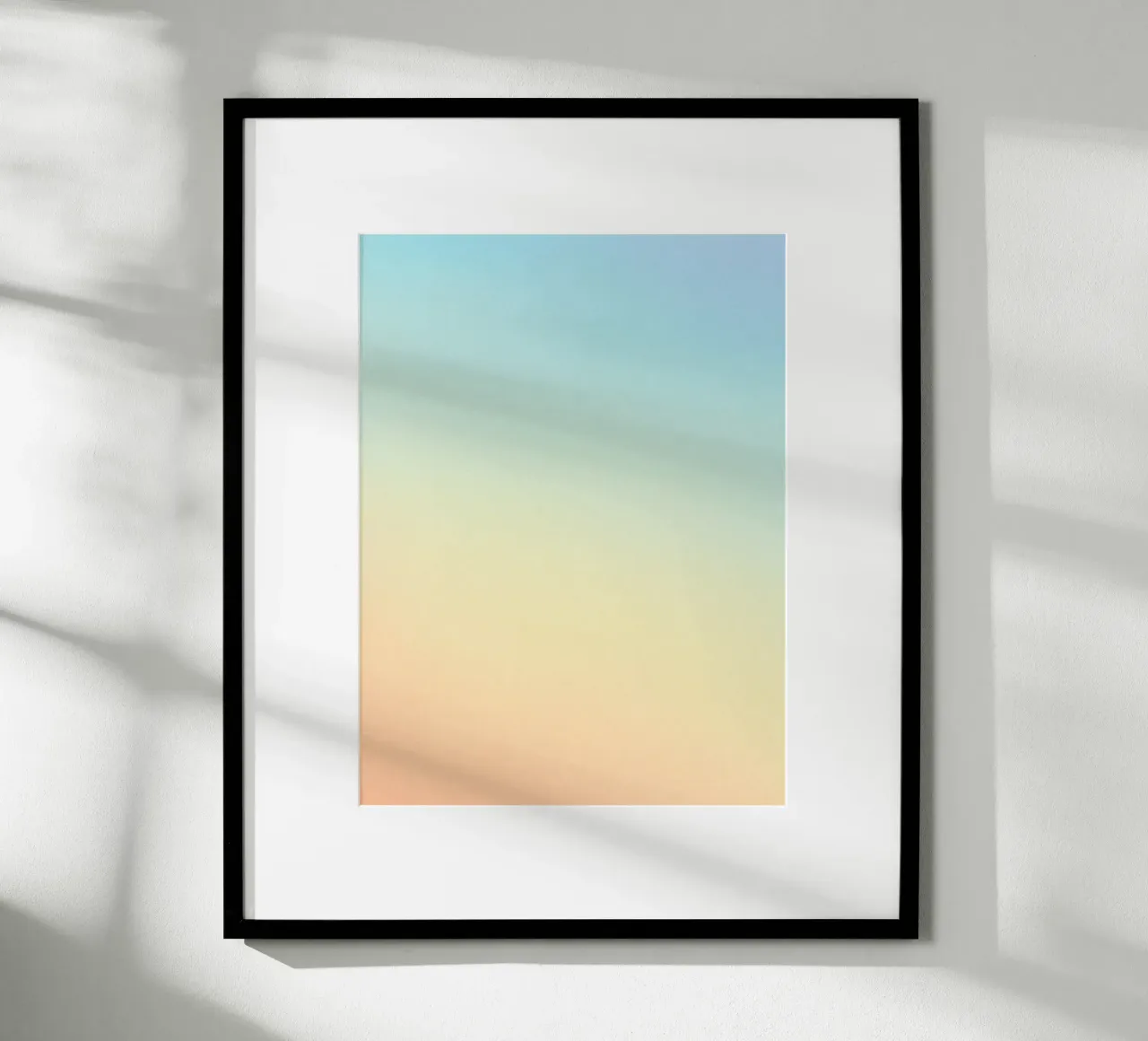 Murmures d’Aube - Dégradés de Bleu, Pêche, Jaune, Vert poster avec cadre en aluminium de studiofox