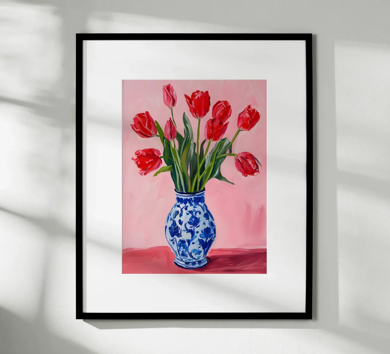 Tulipani rossi in vaso poster con telaio in legno da Yaso Design & Art