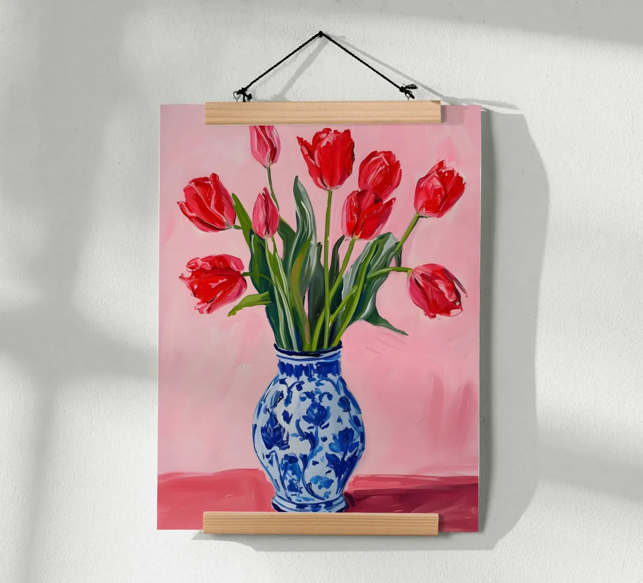 Tulipani rossi in vaso poster con telaio in legno da Yaso Design & Art