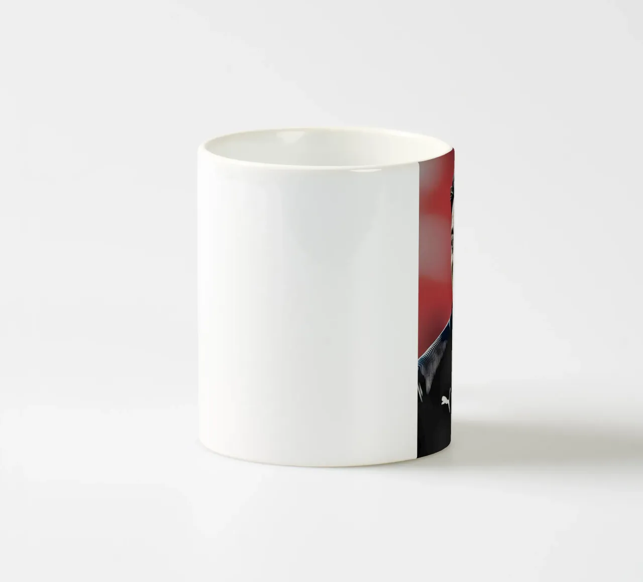 Mesut Özil - Giocatore di calcio dell'Arsenal in giacca nera tazza in ceramica da dark eagle