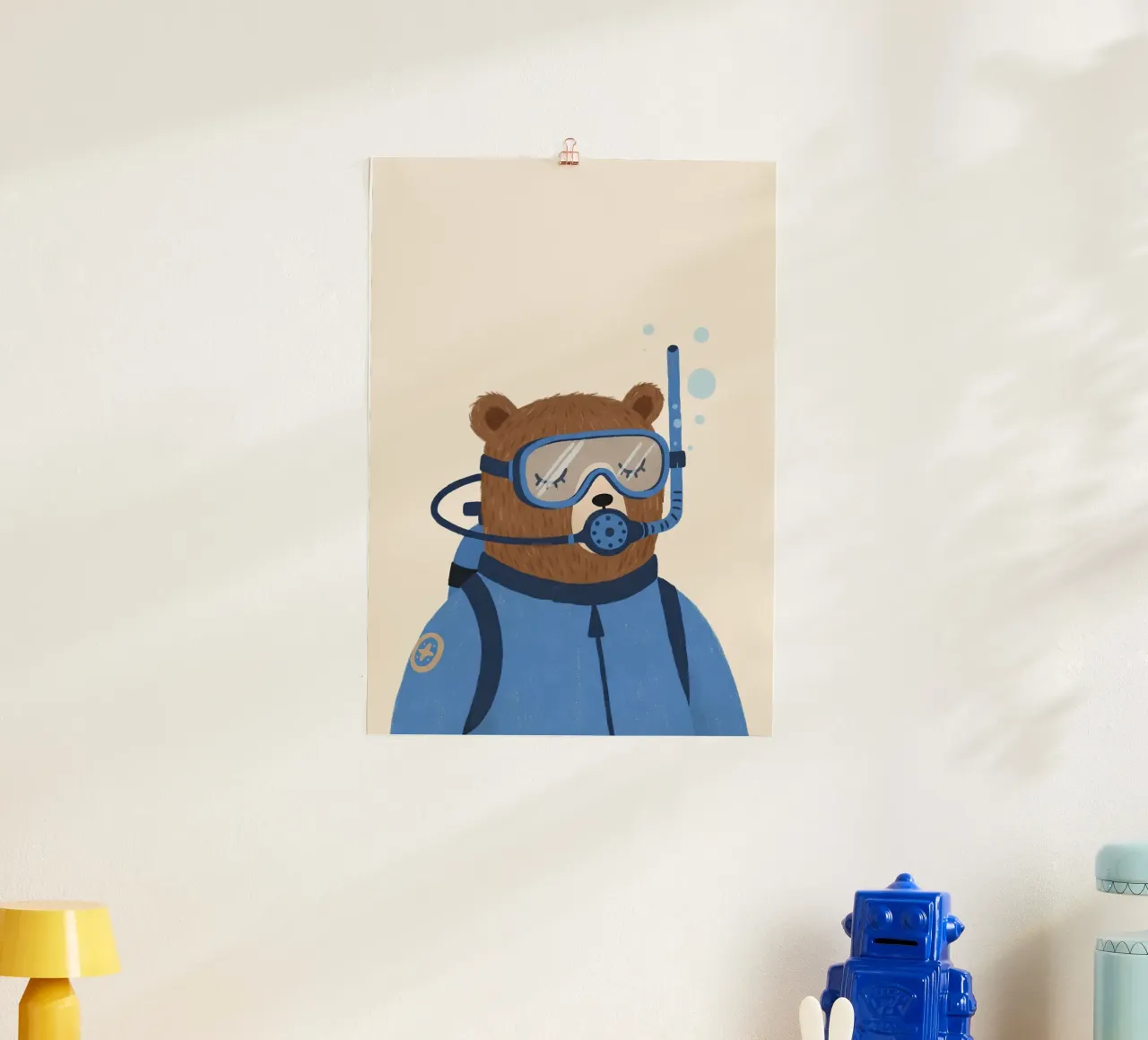 Decorazioni per la stanza dei giochi, stampa dell'orso subacqueo, arte per la cameretta dei bambini poster con telaio in alluminio da Little Lola