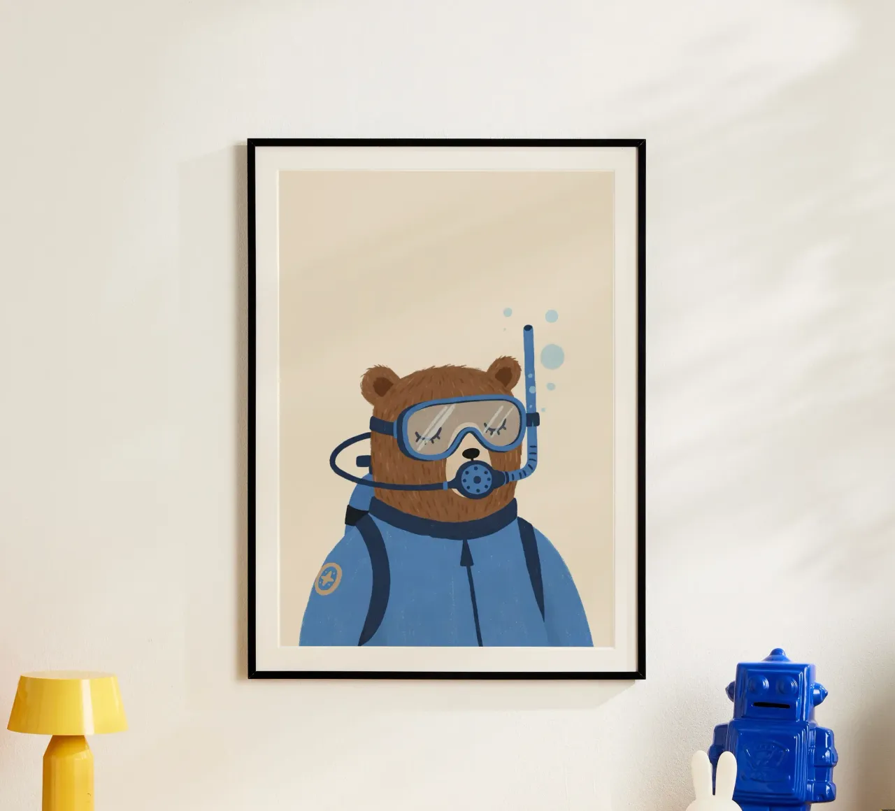 Decorazioni per la stanza dei giochi, stampa dell'orso subacqueo, arte per la cameretta dei bambini poster con telaio in alluminio da Little Lola