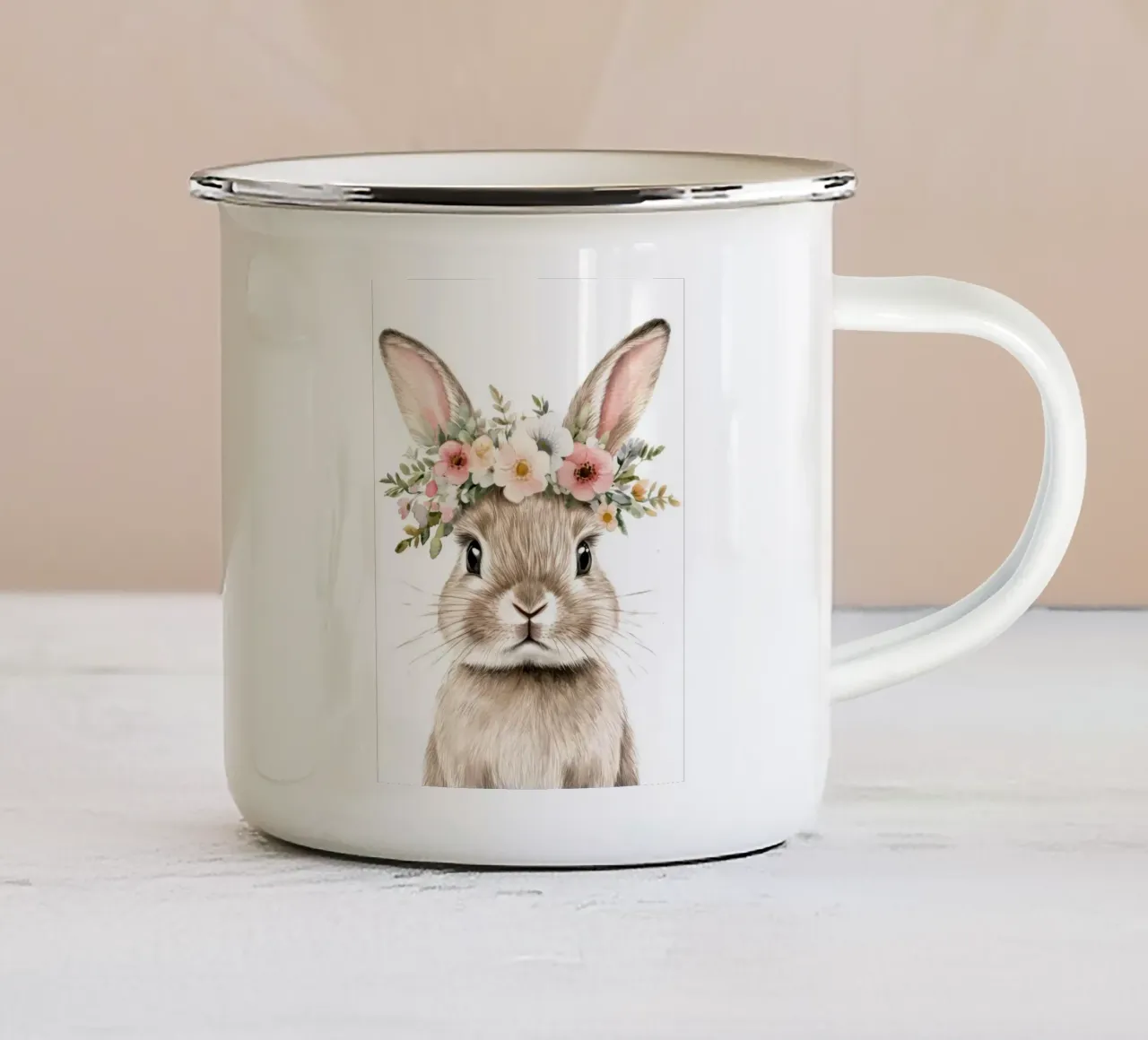 Coniglietto con corona floreale tazza in smalto da Eldon S Kiser