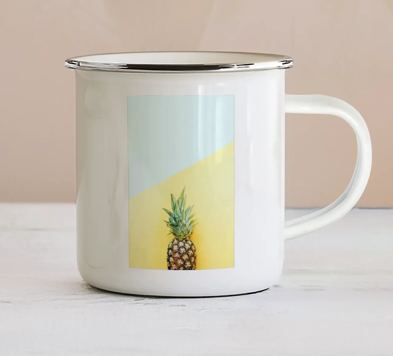 Composizione ananas IV tazza in smalto da Sven B Strauss