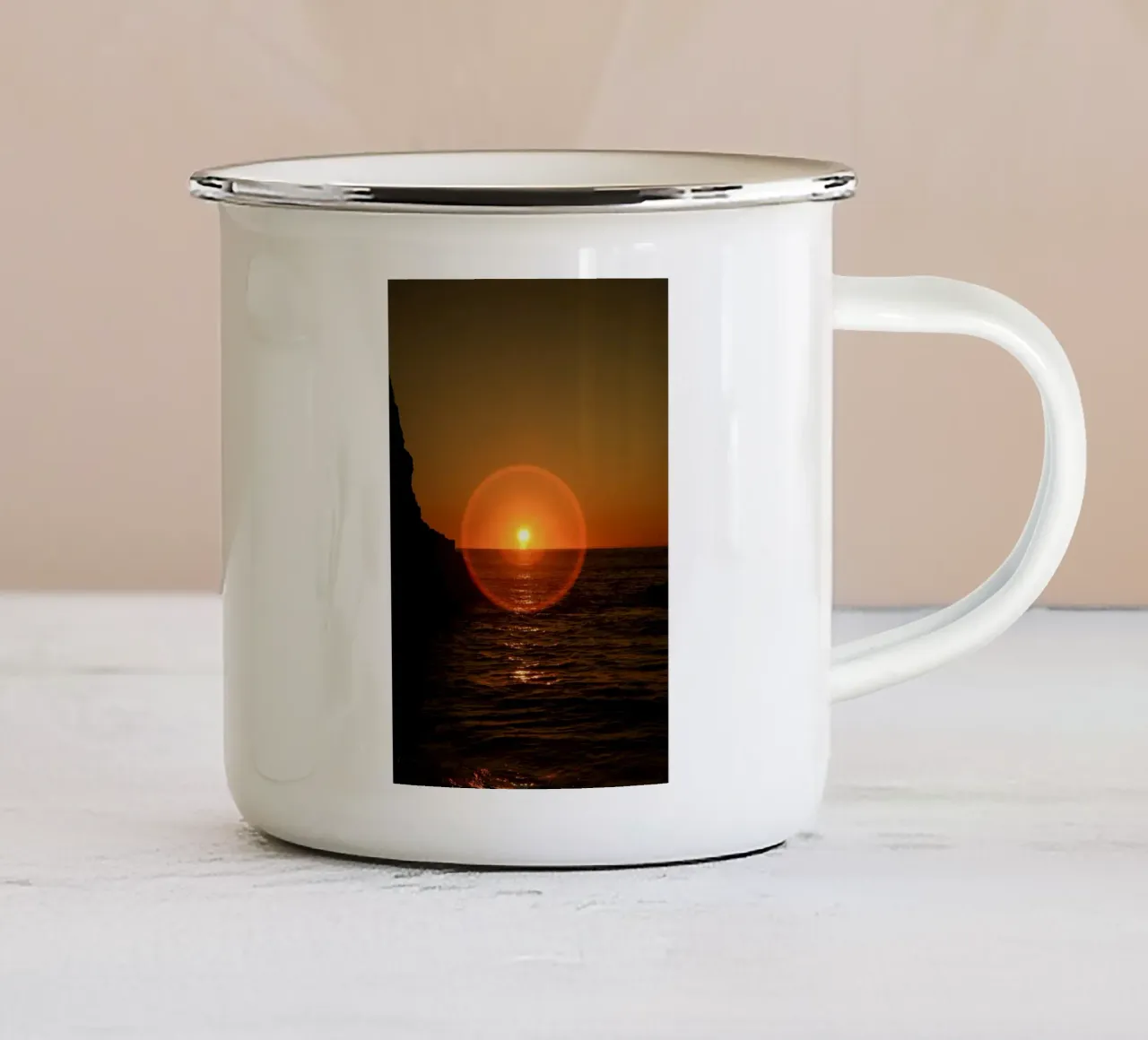 Alba al mare tazza in smalto da Earthly Visions