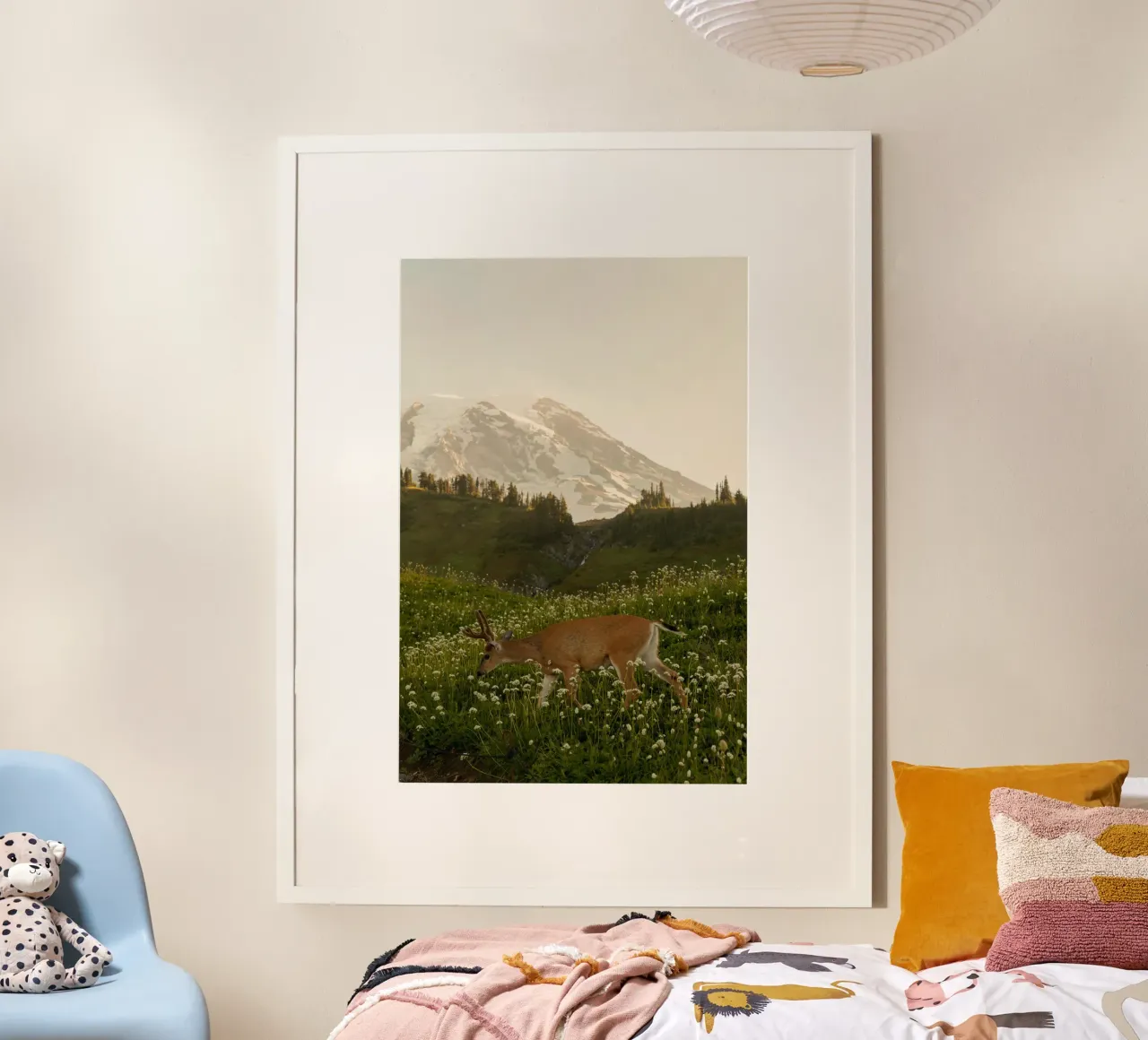 fiori sotto la montagna innevata poster con telaio in plastica da Earthly Visions