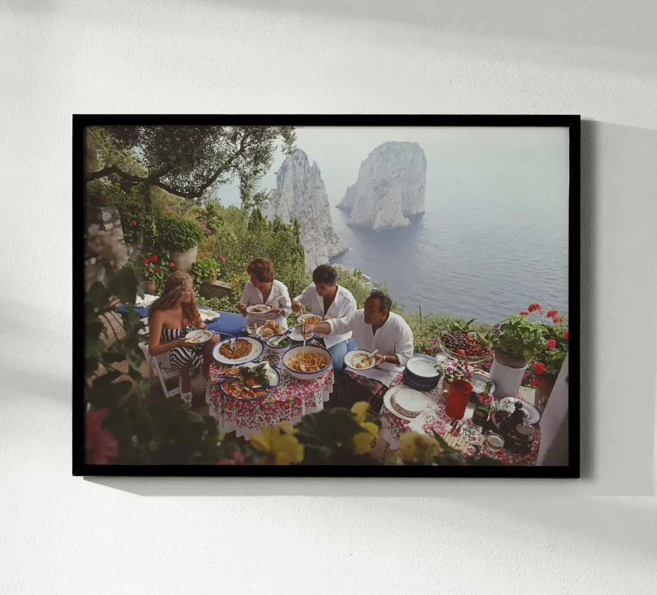 Cenare all'aperto a Capri poster con telaio in legno da kanel shop