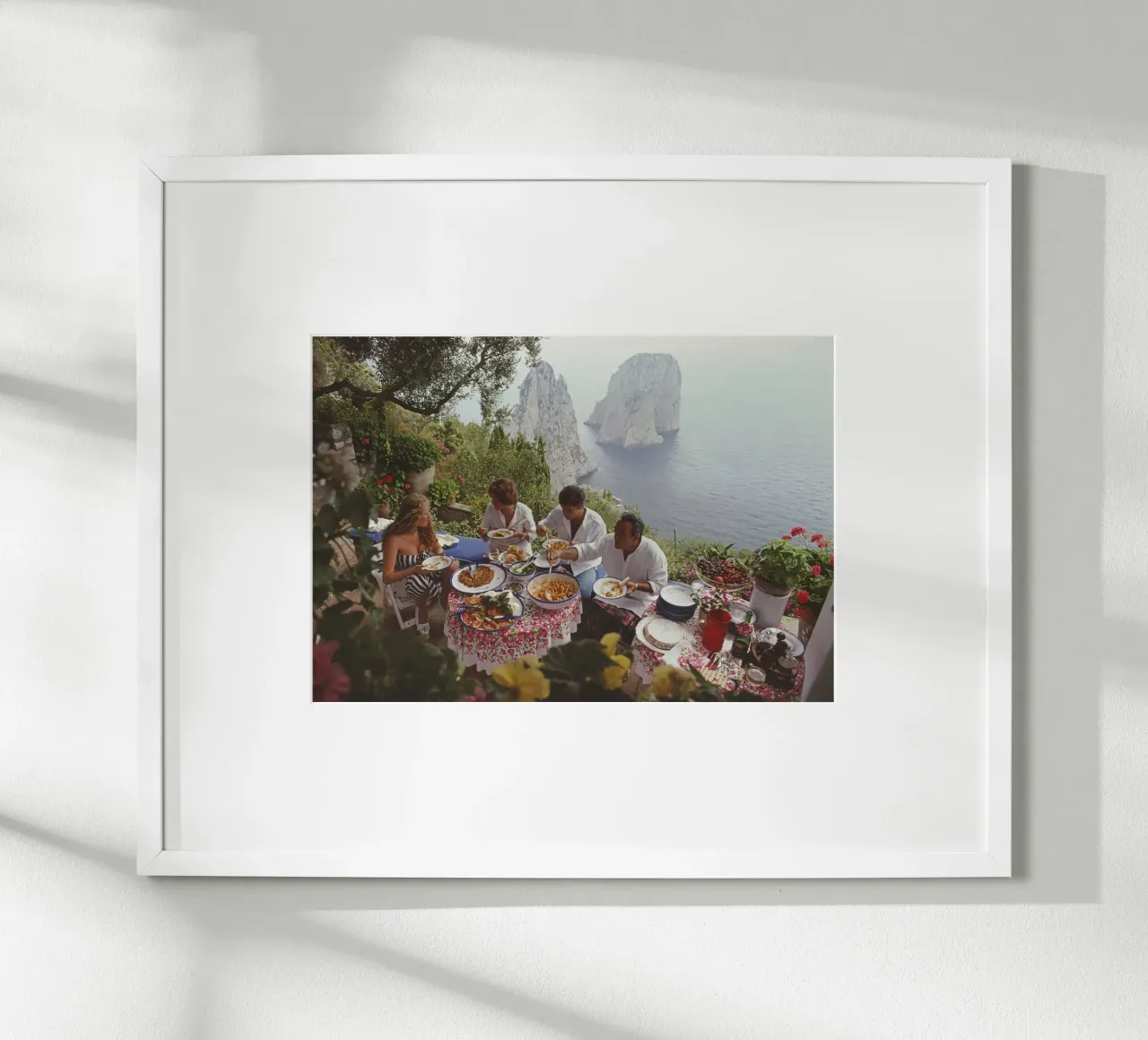 Cenare all'aperto a Capri poster con telaio in legno da kanel shop