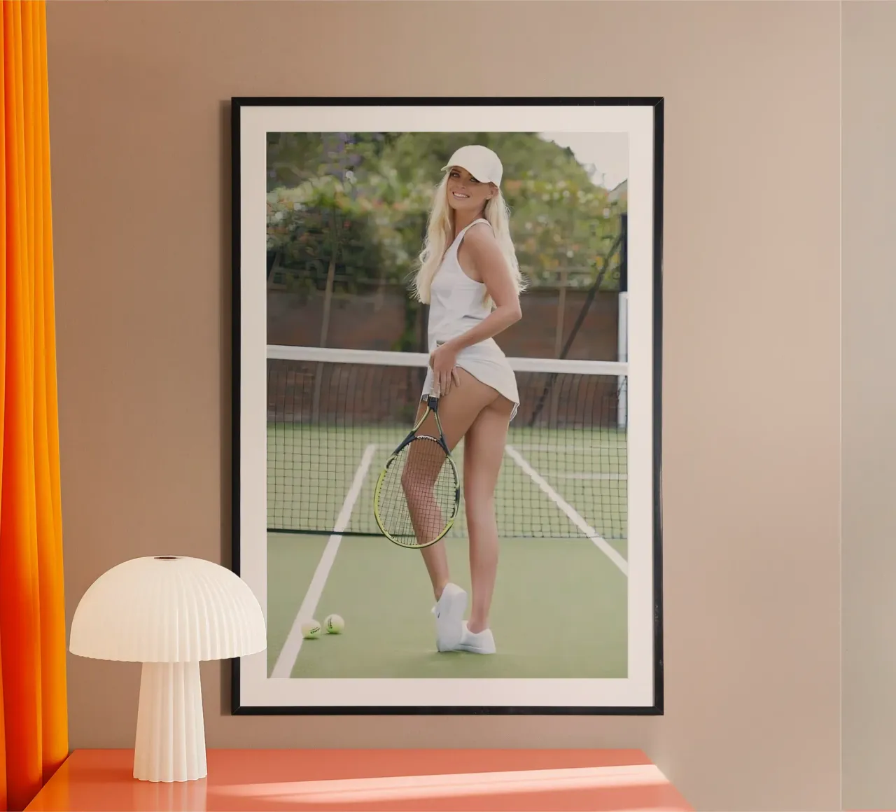 Ragazza di tennis con stampa a caldo poster con telaio in legno da aijanurmine