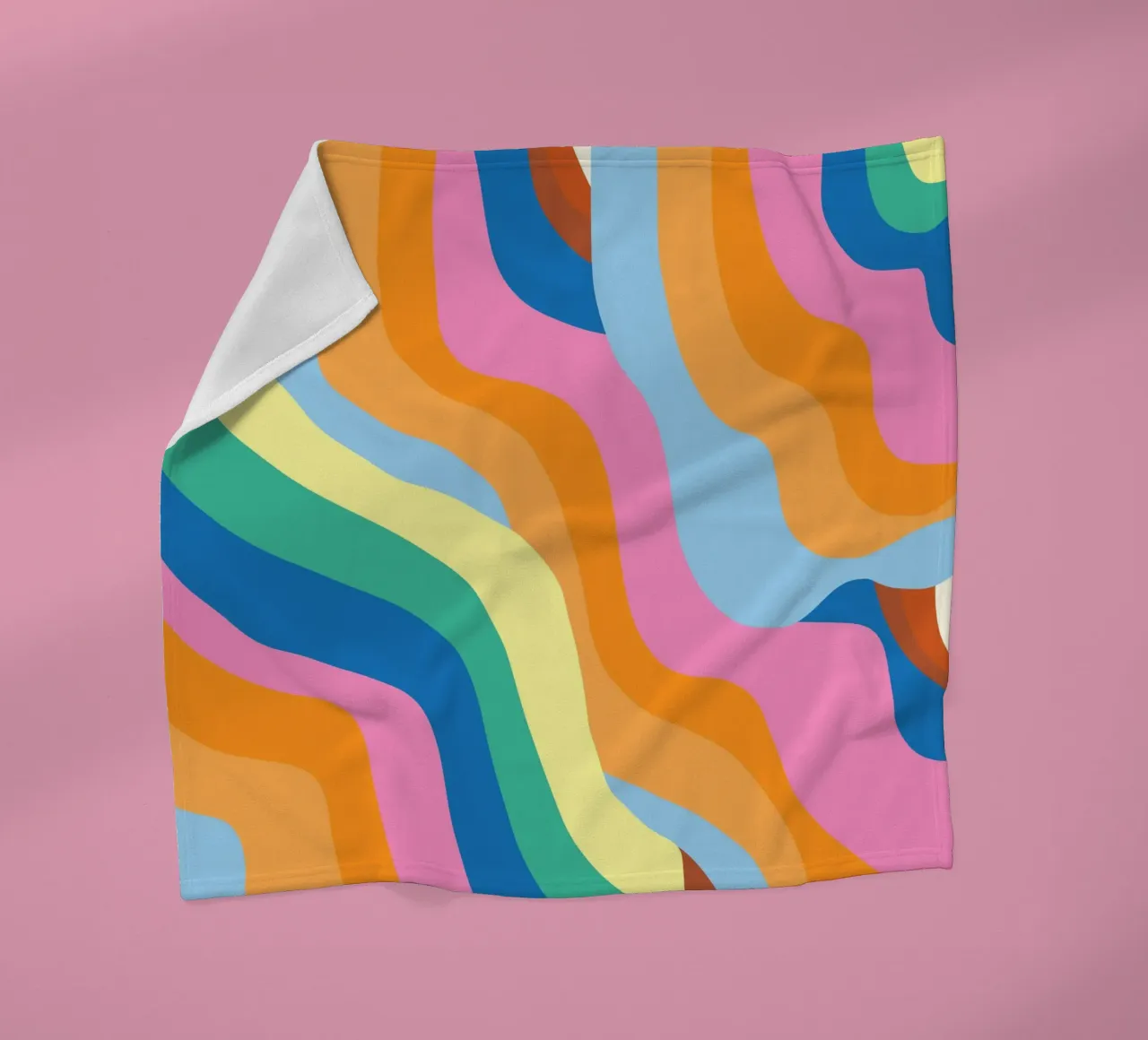 Arcobaleno in fusione coperta in pile da Little Dean