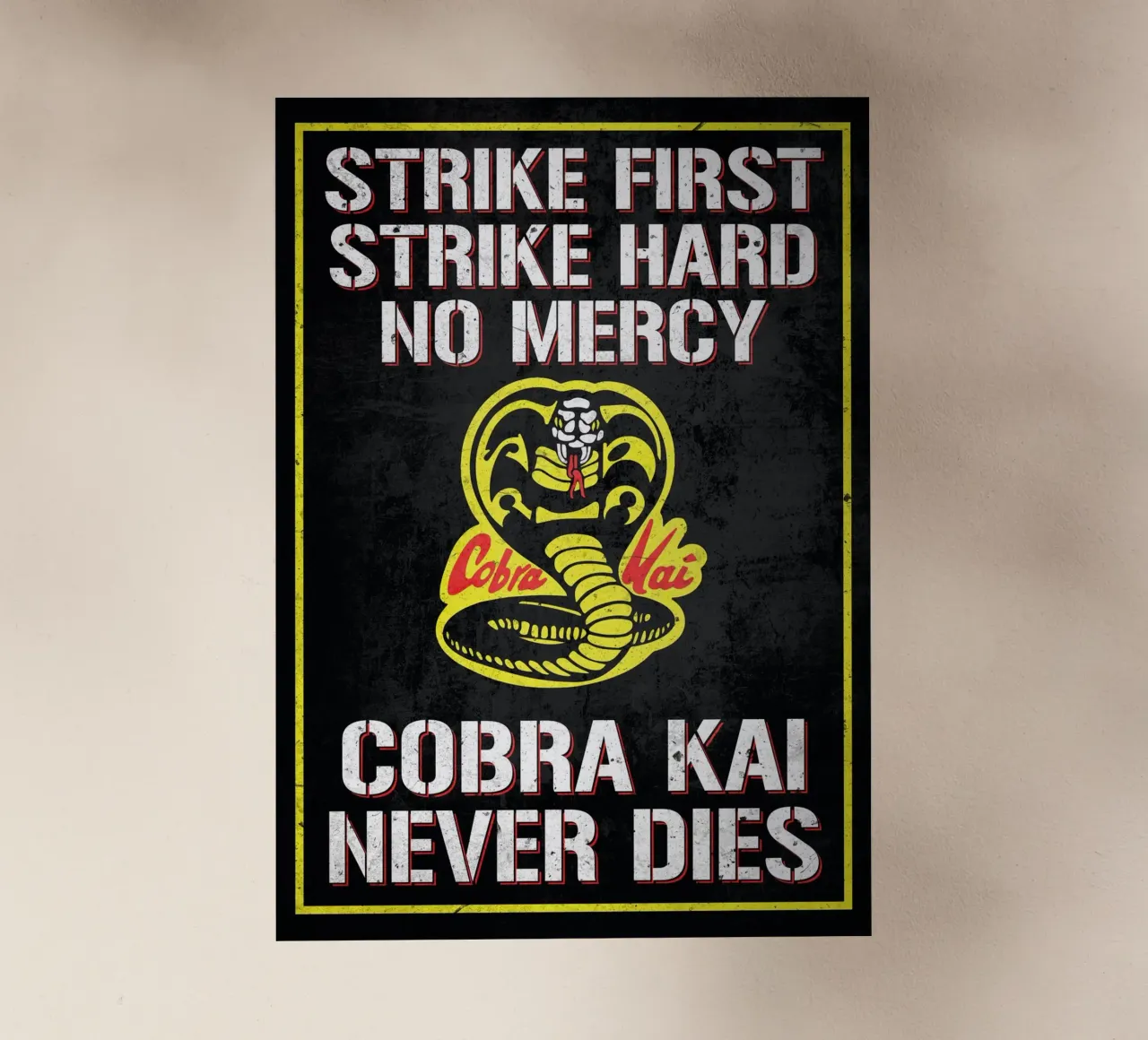 Cobra Kai non muore mai pellicola backlit da Junkie Movie