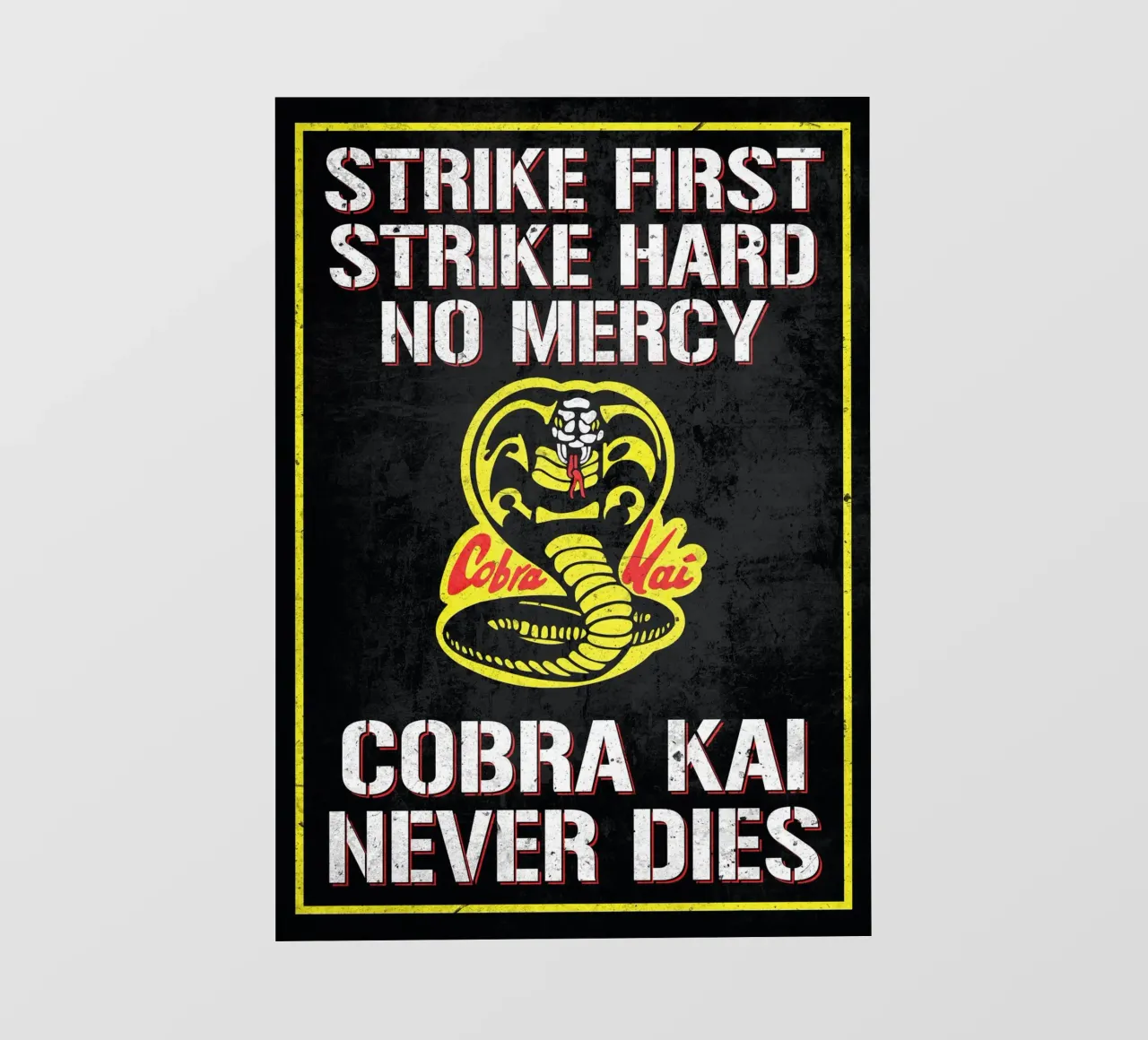 Cobra Kai non muore mai pellicola backlit da Junkie Movie