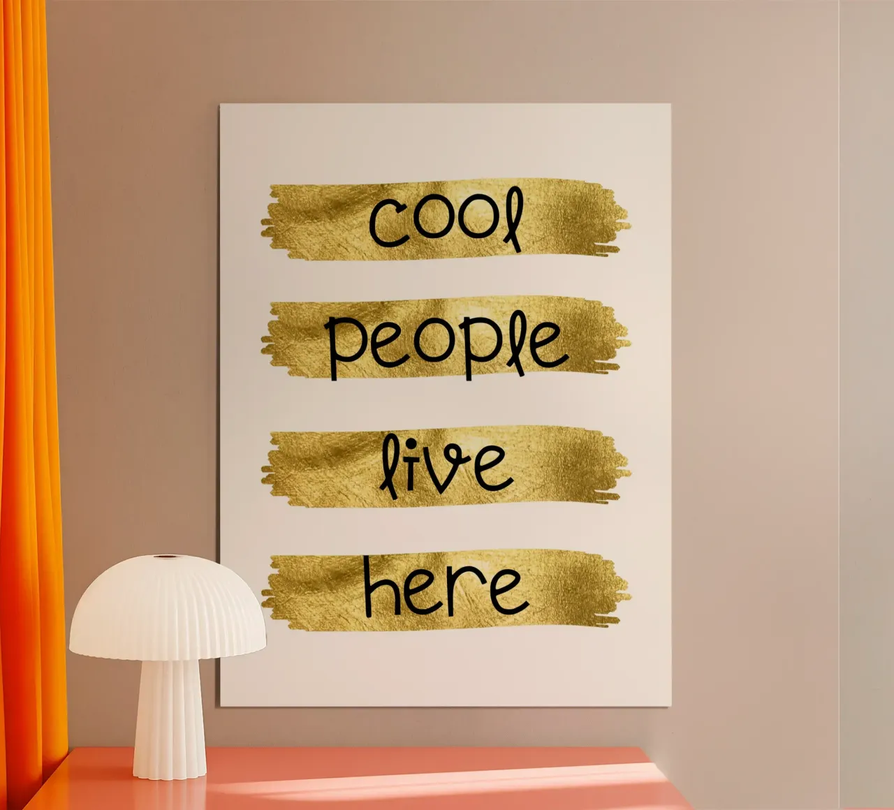 Cool people live here poster con telaio in legno da PinkCandyWalls