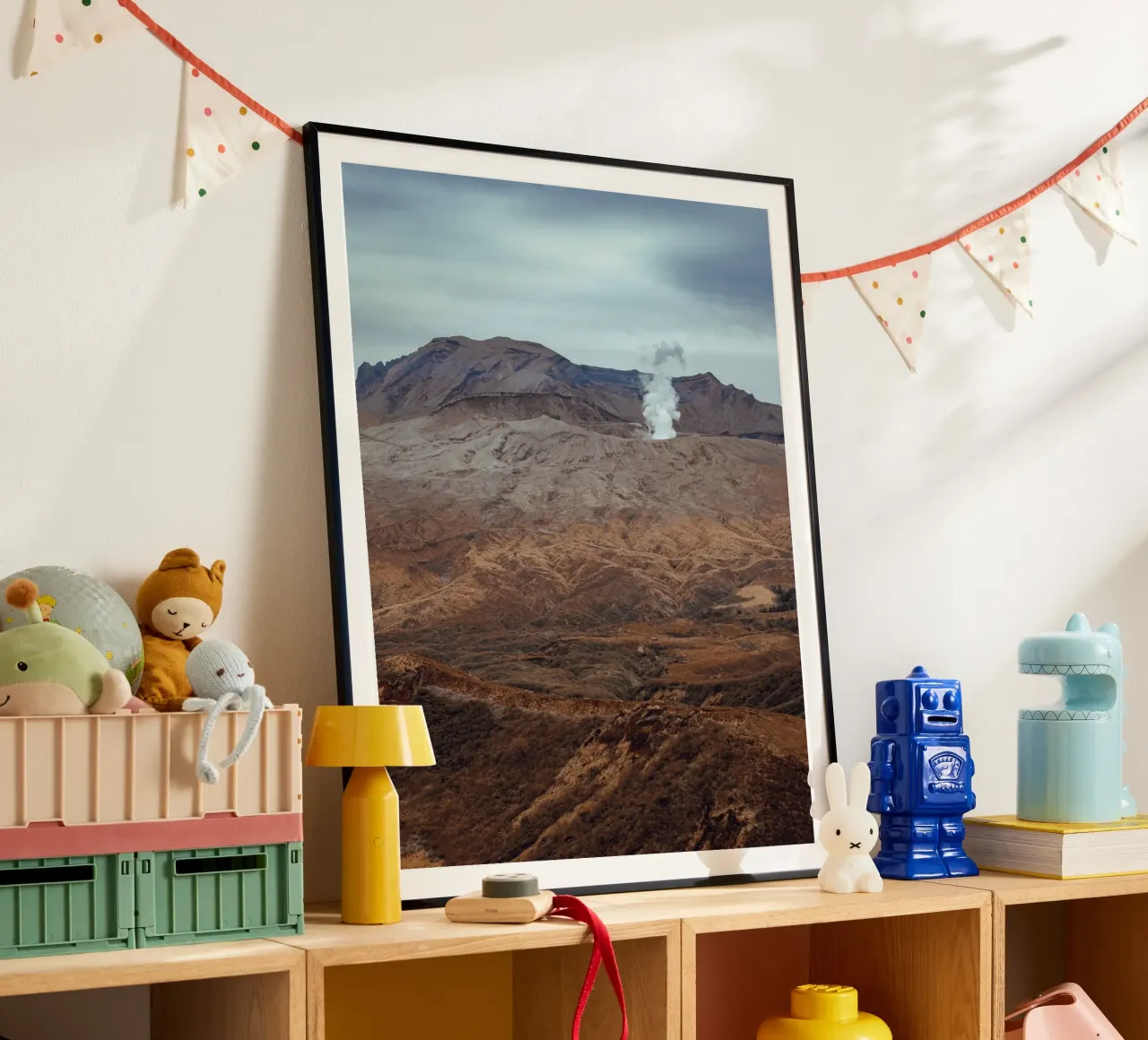 Il monte Aso in Giappone poster con telaio in legno da Marcel Bisig