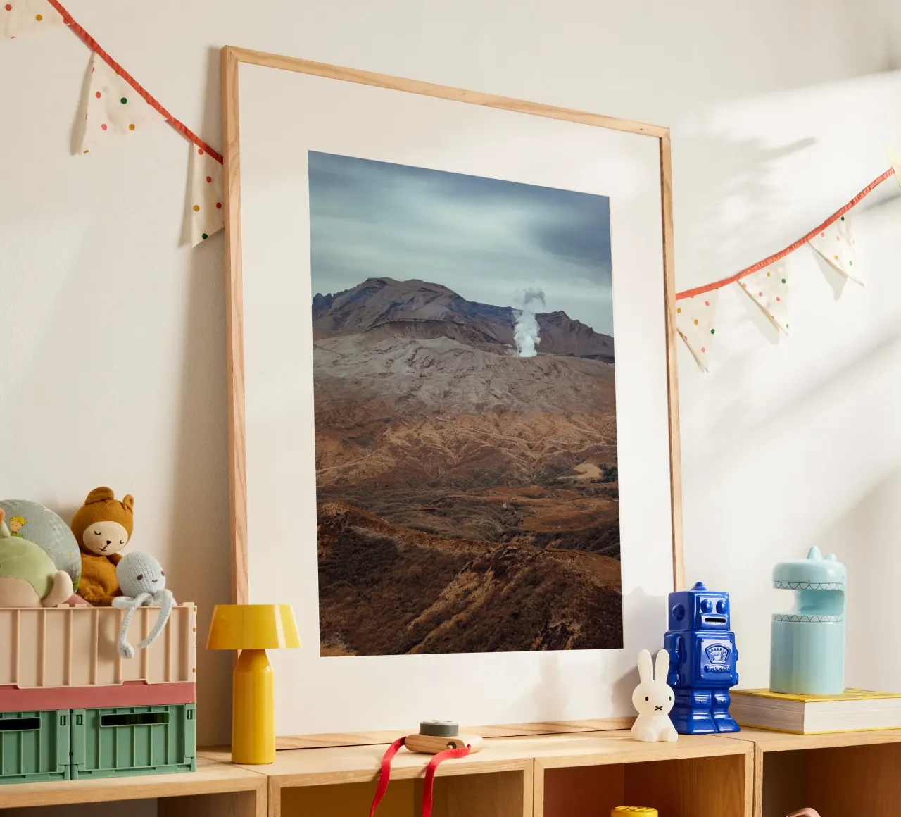 Il monte Aso in Giappone poster con telaio in legno da Marcel Bisig