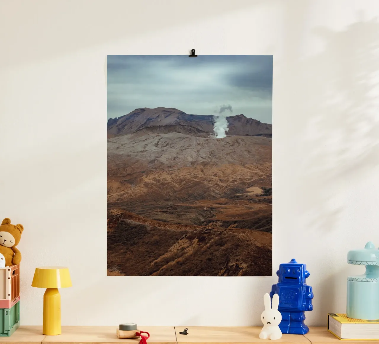 Il monte Aso in Giappone poster con telaio in legno da Marcel Bisig