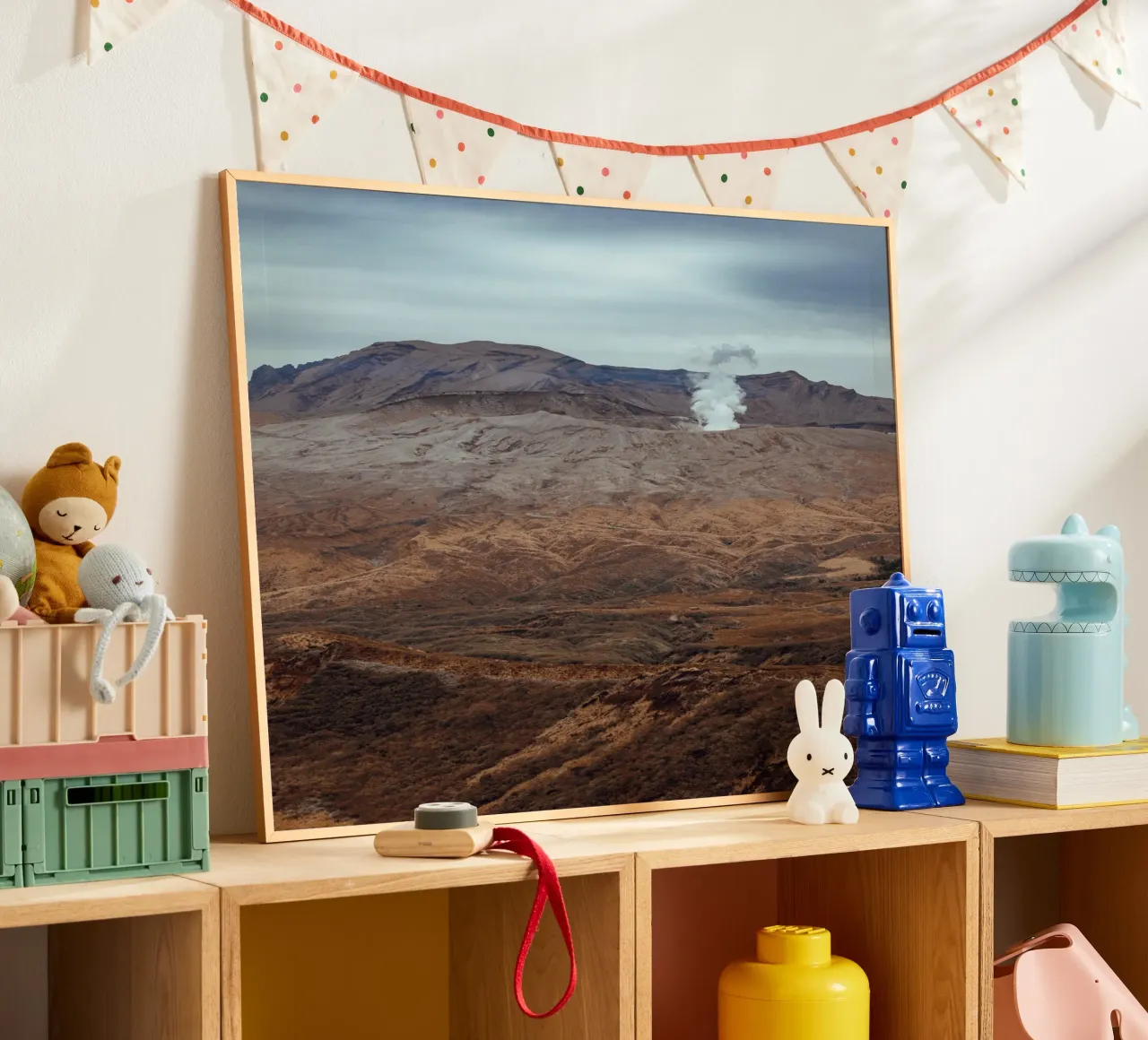 Il monte Aso in Giappone poster con telaio in legno da Marcel Bisig