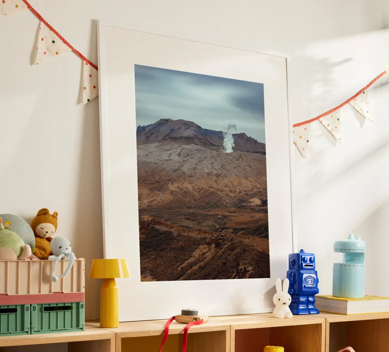 Il monte Aso in Giappone poster con telaio in legno da Marcel Bisig
