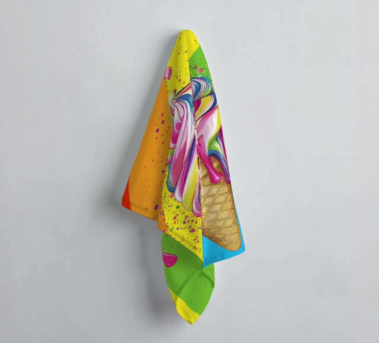 Gelato colorato con i colori dell'arcobaleno asciugamano da bagno da pixelbull - medieval art and more
