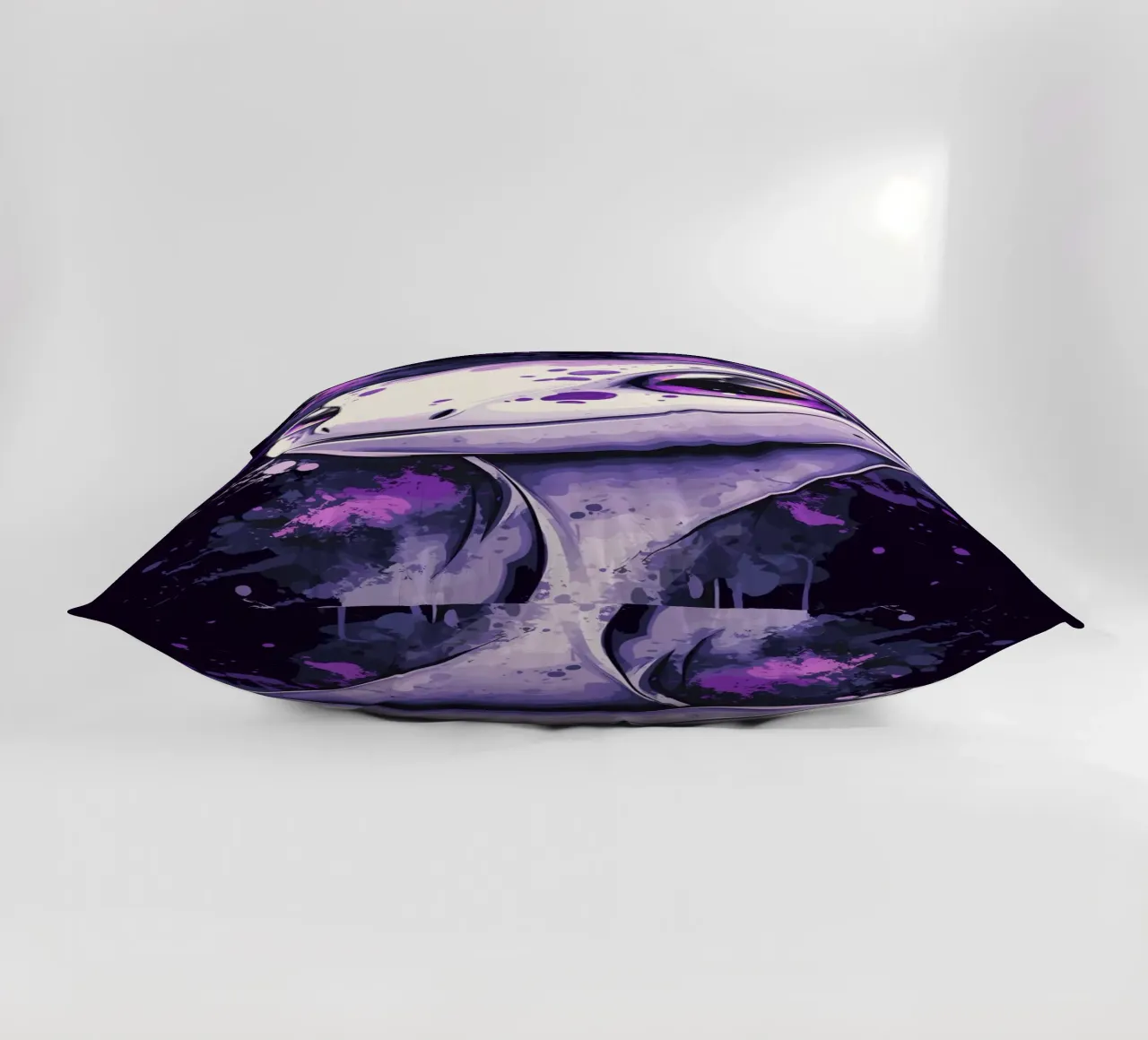 Geco sorridente in look splash viola cuscino da pixelbull - medieval art and more