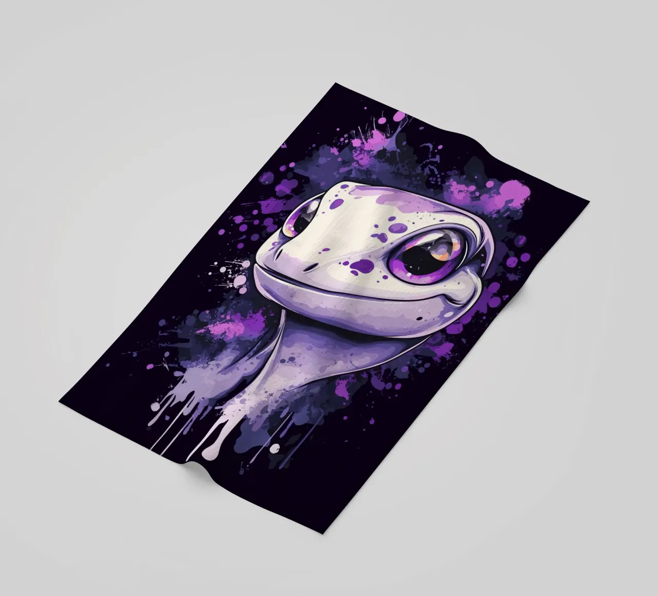 Geco sorridente in look splash viola telo mare da pixelbull - medieval art and more